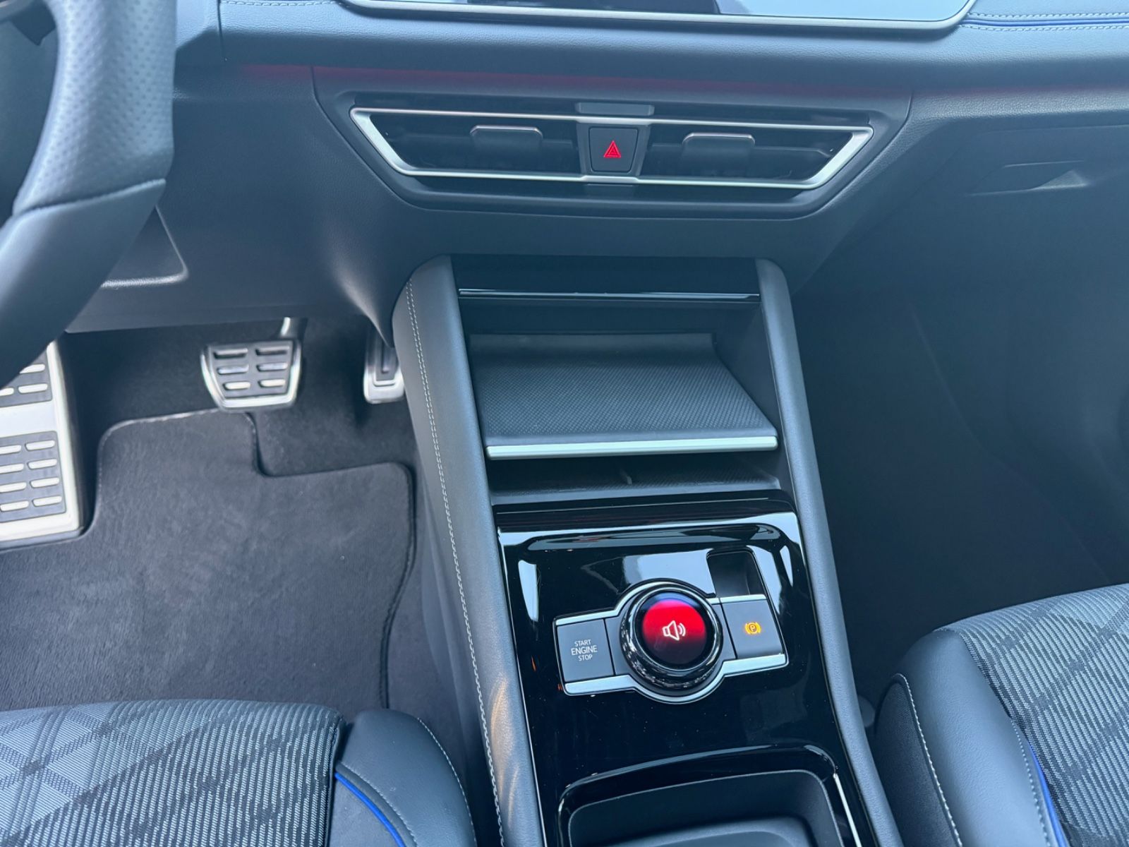 Volkswagen Tiguan 2.0 TSI DSG 4M R-Line»PANO»AHK»HuD»HK»20"