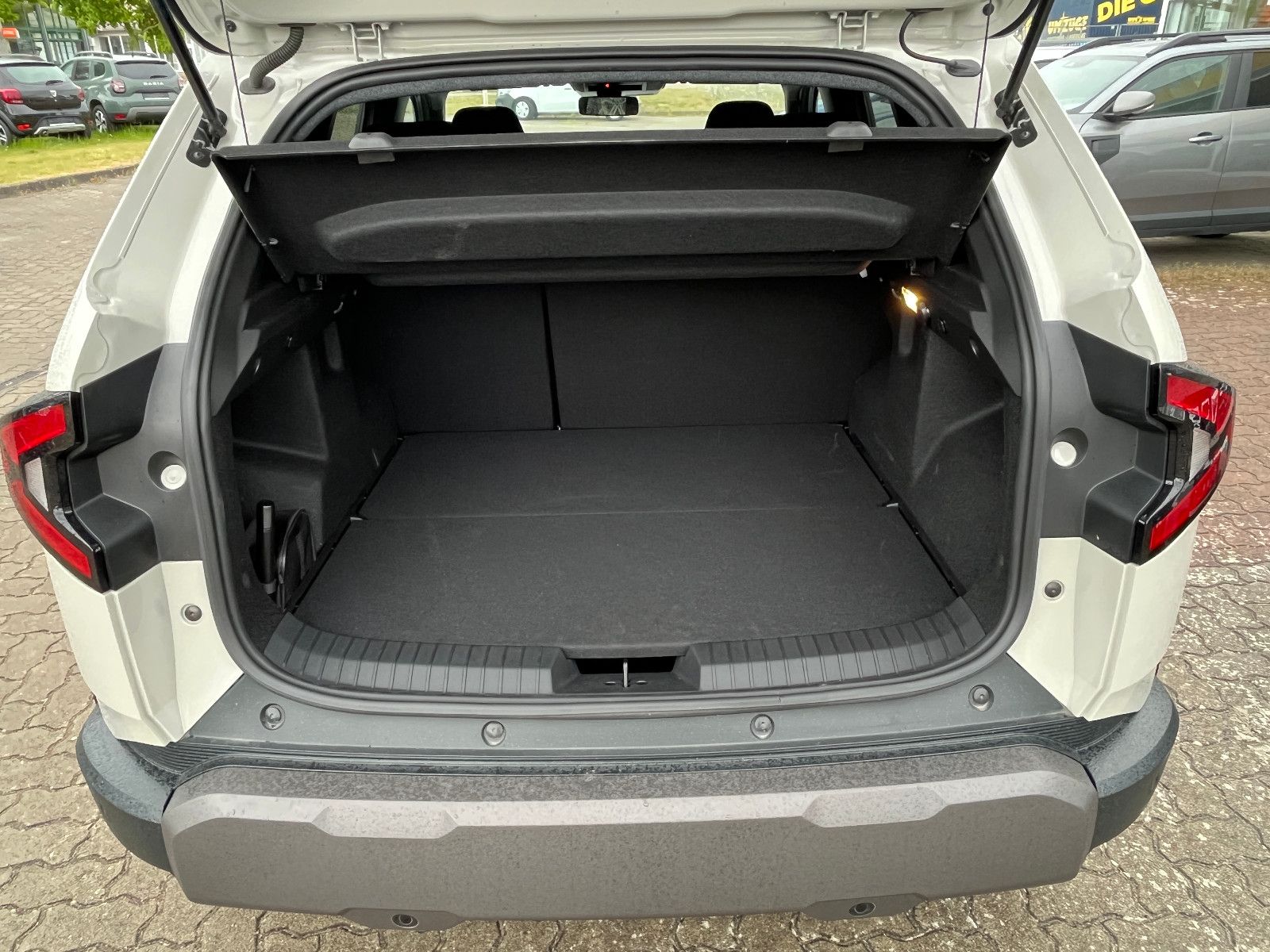 Dacia Duster 140 Mild Hybrid Automatik - Samsaru's Car Outlet