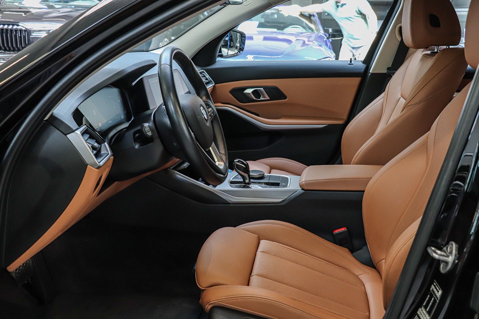 BMW 330i Touring Advantage - Samsaru's Car Outlet
