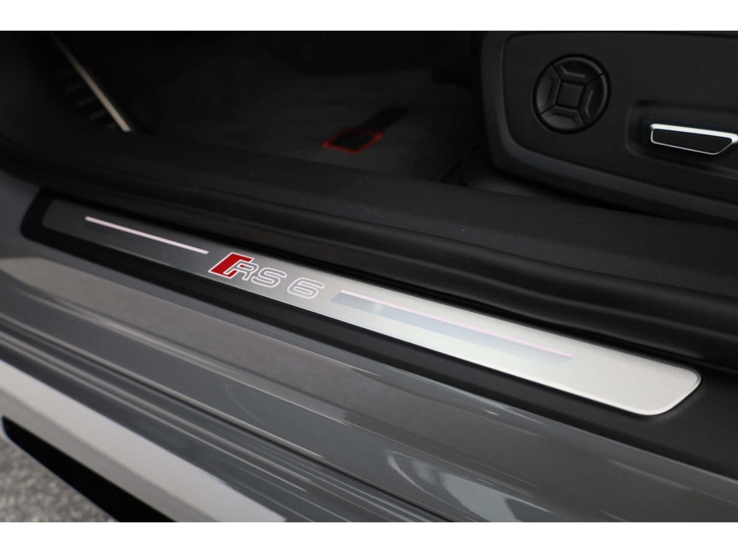 Audi RS6 Avant TFSI quattro LP: 175.630,-/Head-up/Pan