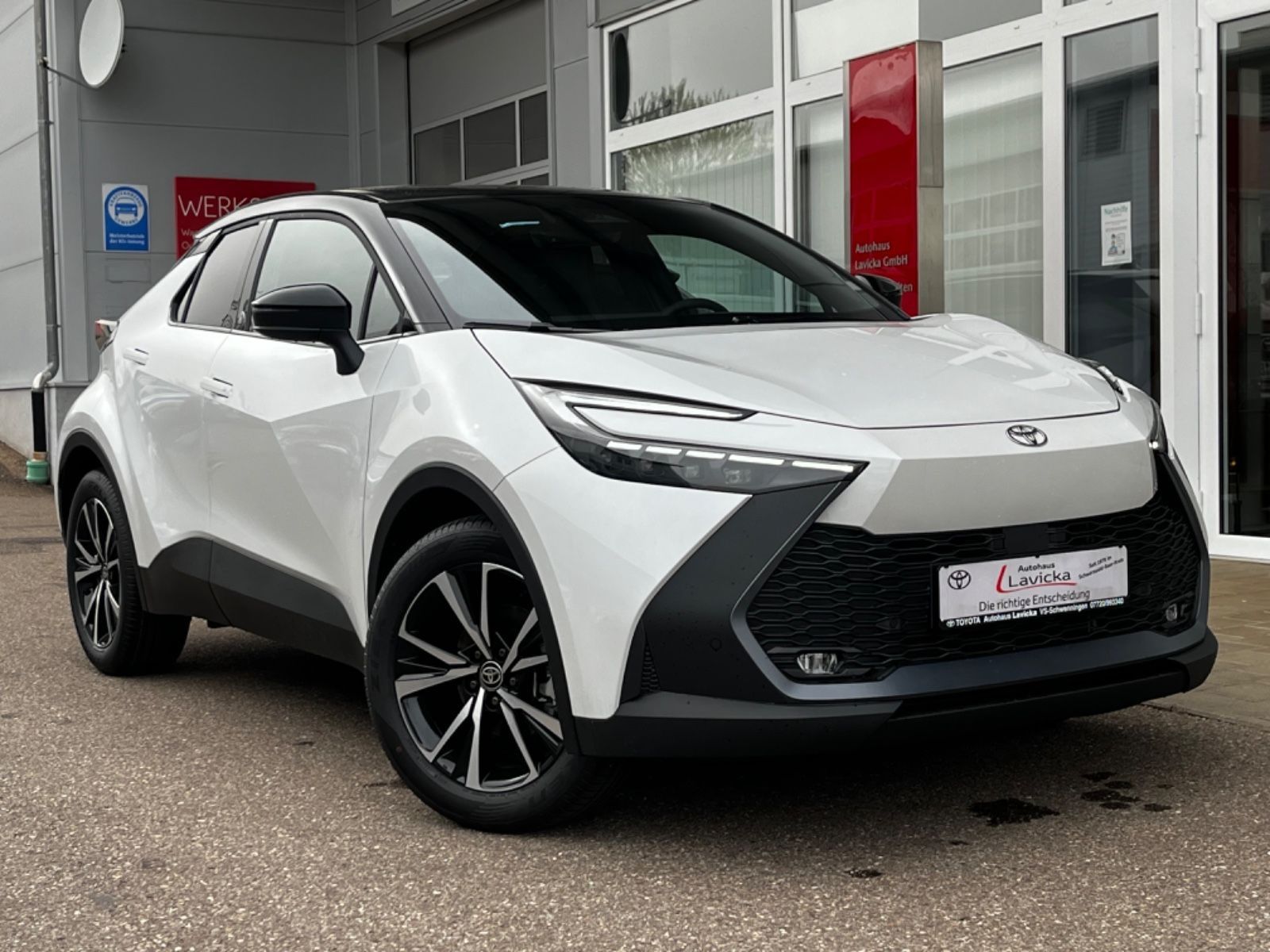 Toyota C-HR 1.8l Hybrid Team - Samsaru's Car Outlet