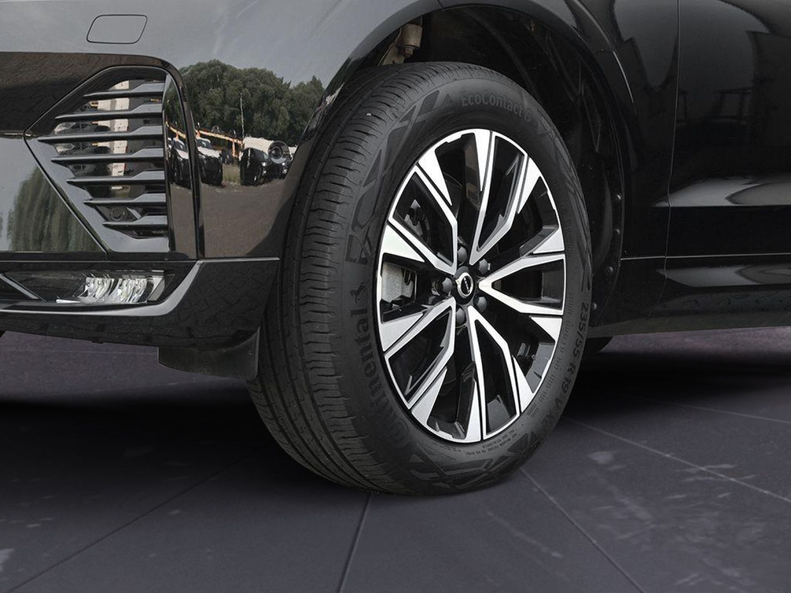 Volvo XC60 B4 Plus Dark - Samsaru's Car Outlet