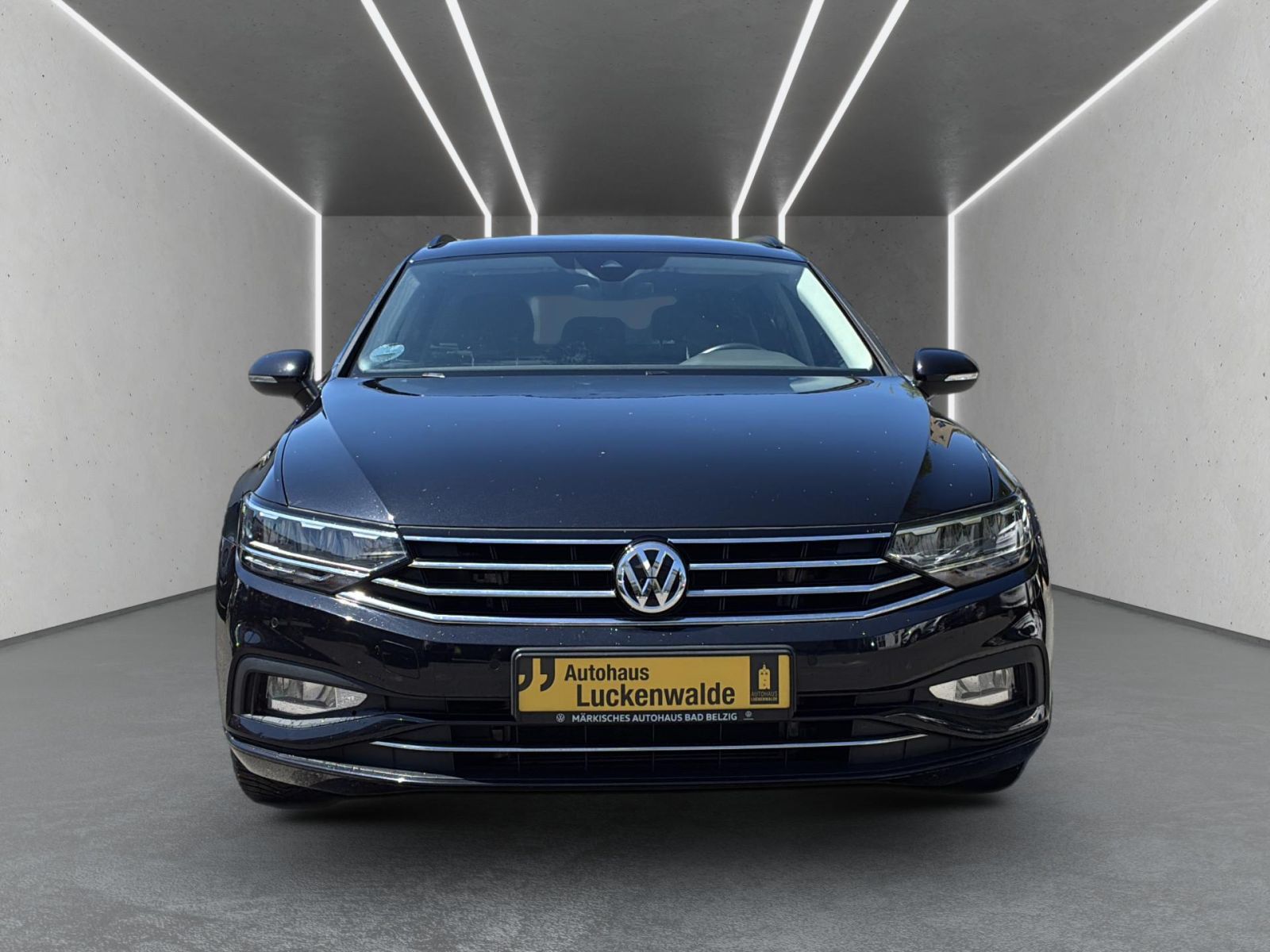 Volkswagen Passat Variant 1.5 TSI Business DSG - Samsaru's Car Outlet