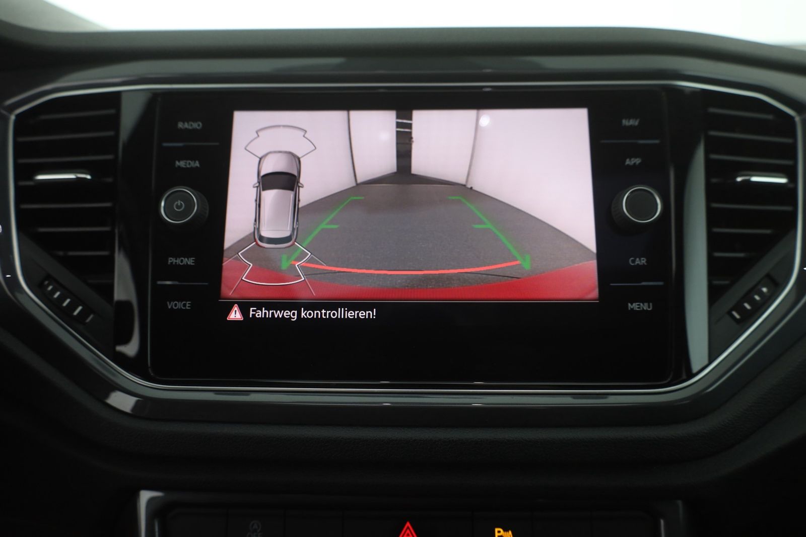 Volkswagen T-Roc 2.0 TDI DSG 4M R-Line - Samsaru's Car Outlet