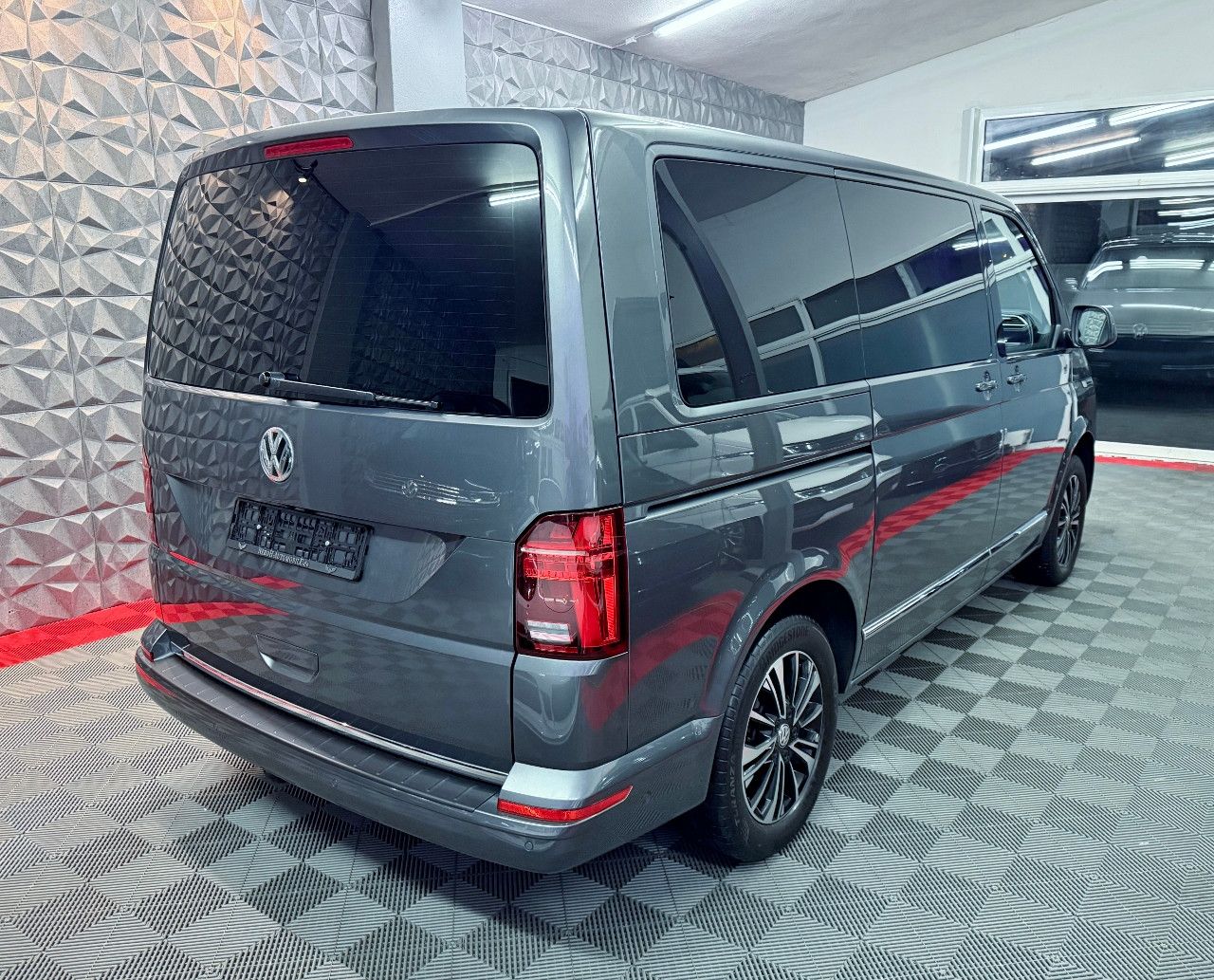 Volkswagen T6.1 Multivan 2.0 TDI DSG 4Motion - Samsaru's Car Outlet