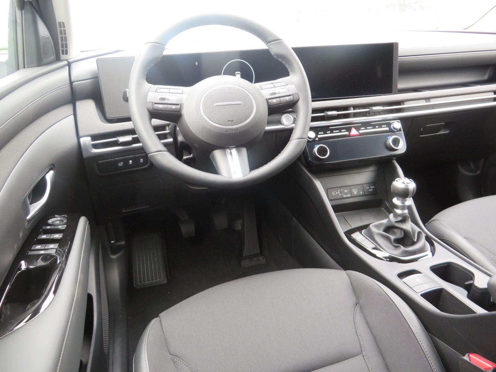 Hyundai TUCSON 1.6 T-GDI Trend - Samsaru's Car Outlet