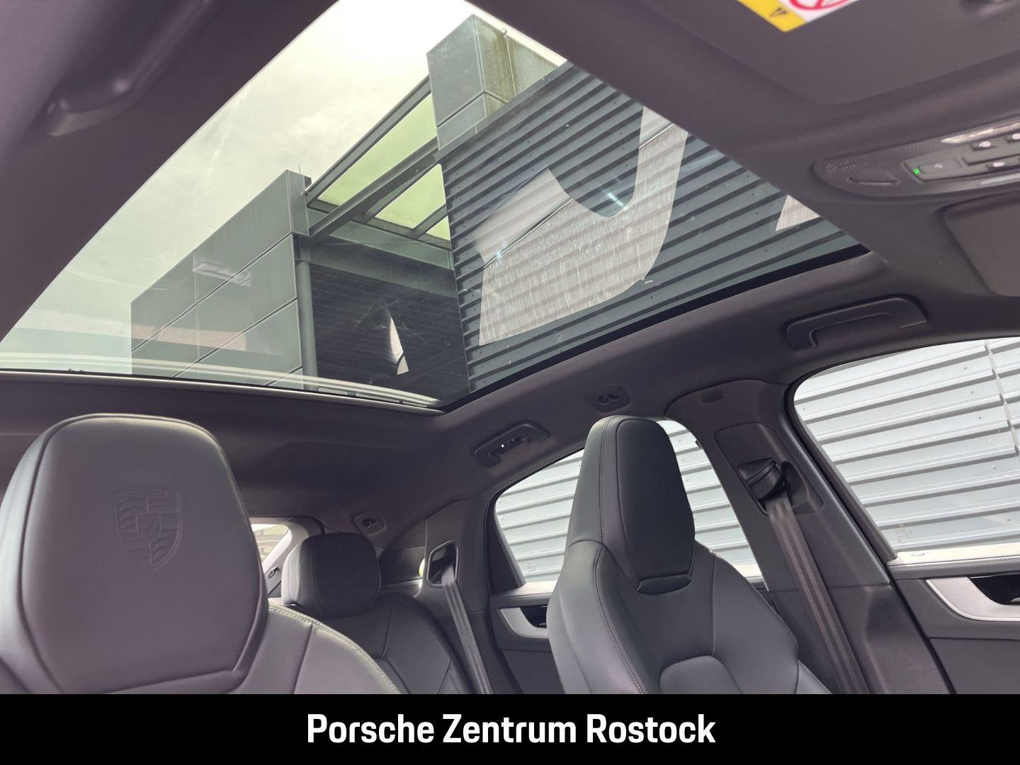 Porsche Cayenne E-Hybrid Coupe Panorama Surround-View