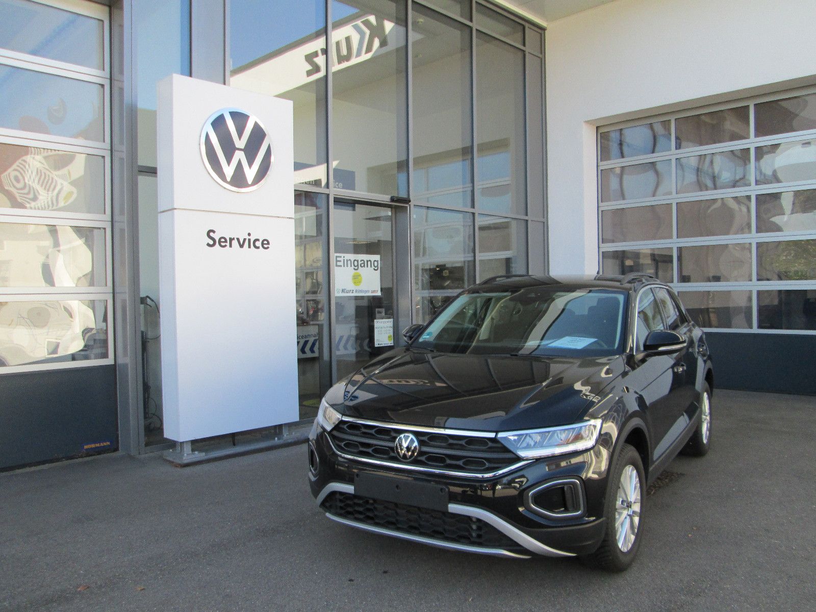 Volkswagen T-Roc Life - Samsaru's Car Outlet