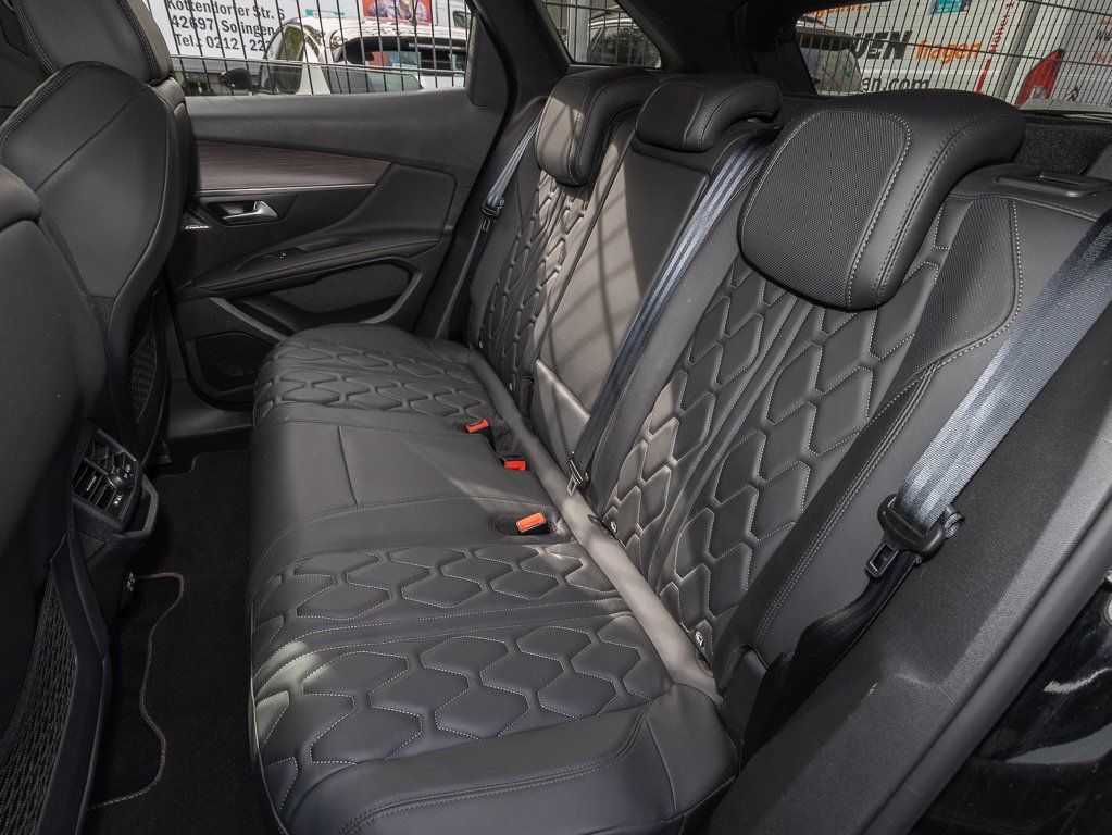 Peugeot 3008 Hybrid 300 GT +OBC7.4kW+AHK+PANO+SHZ+LEDER+