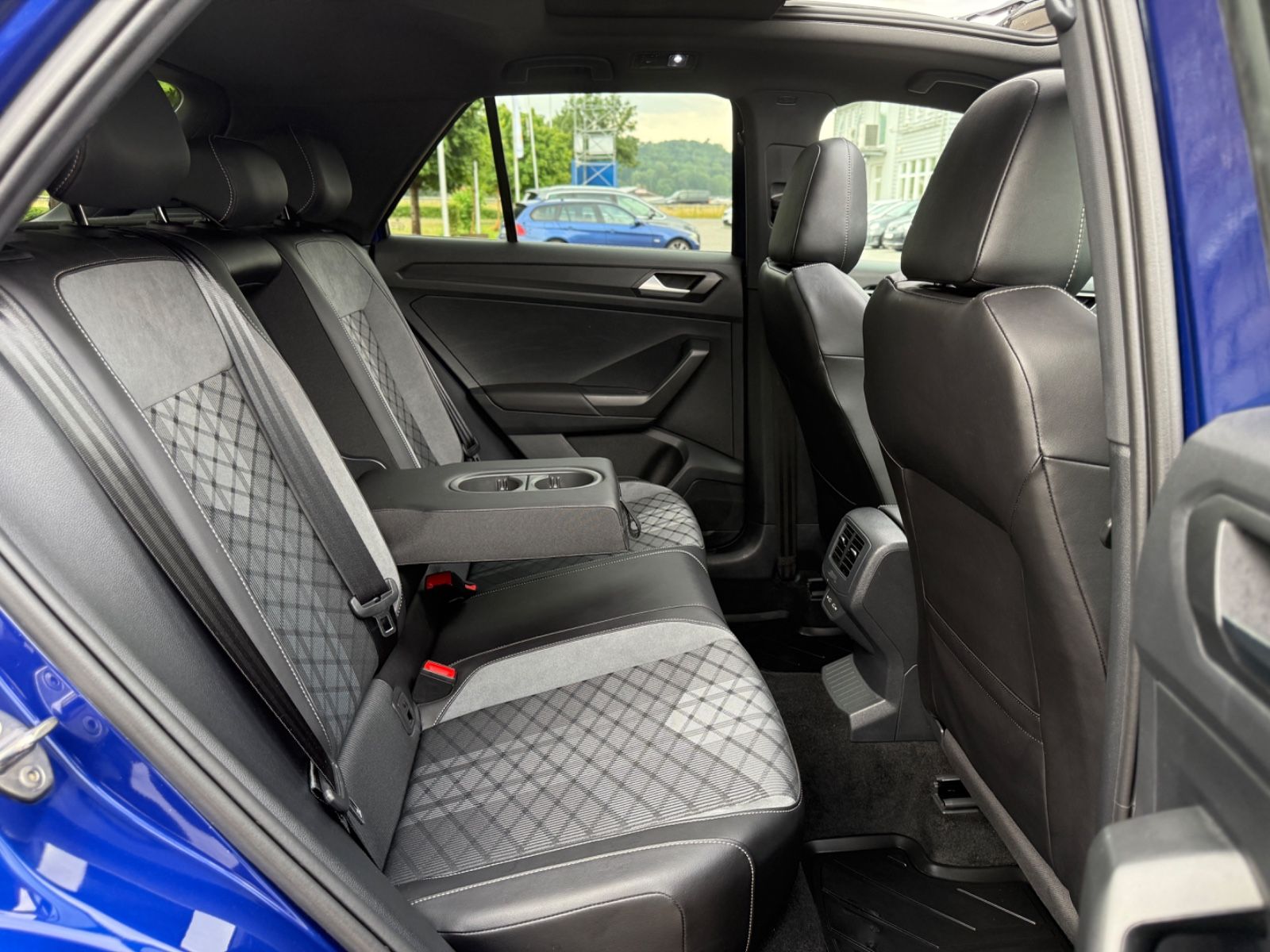 Volkswagen T-Roc TDI R-Line - Samsaru's Car Outlet