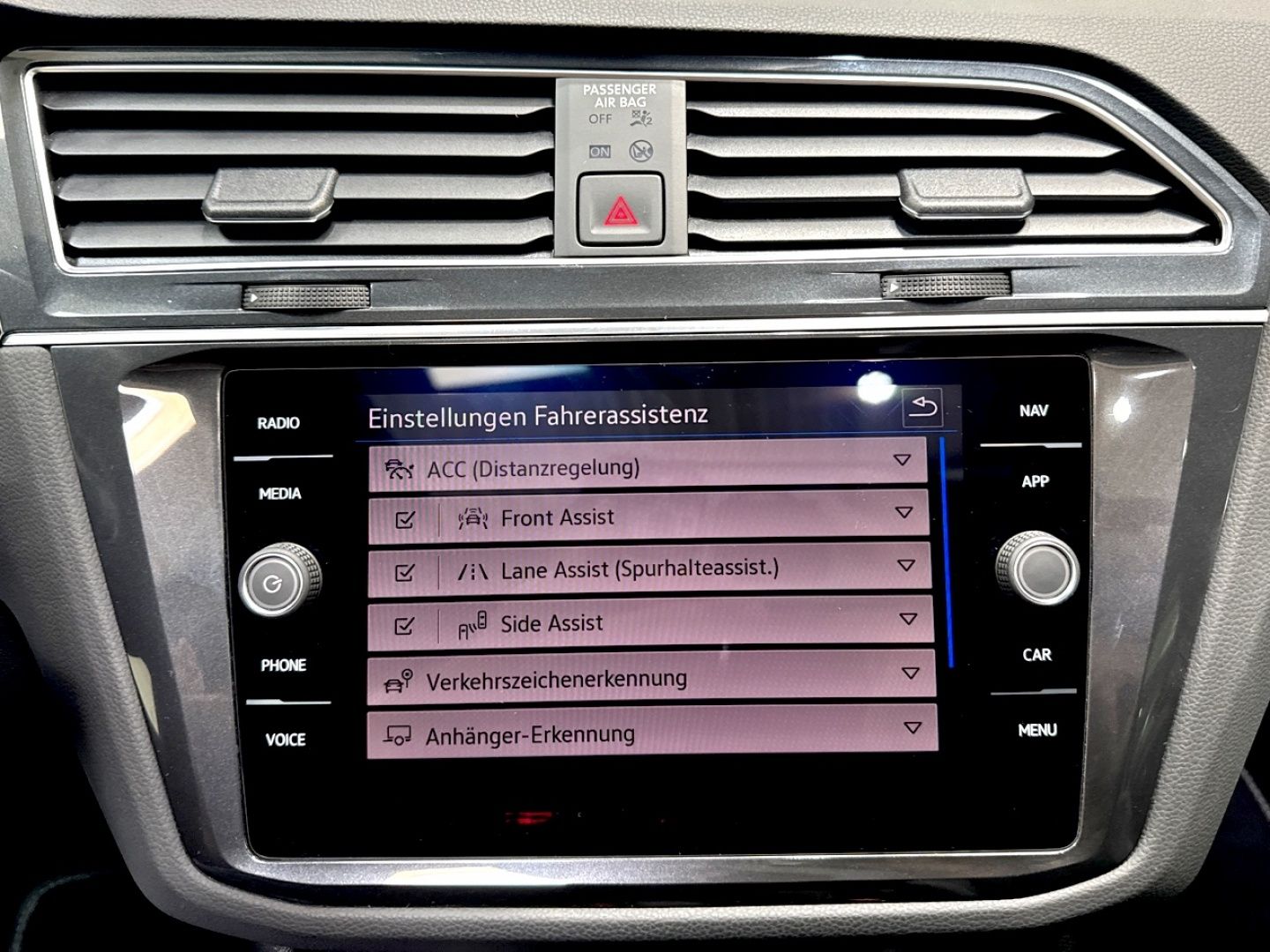 Volkswagen Tiguan 2.0 TDI 4M DSG R LINE PANO AHK MATRIX CAM