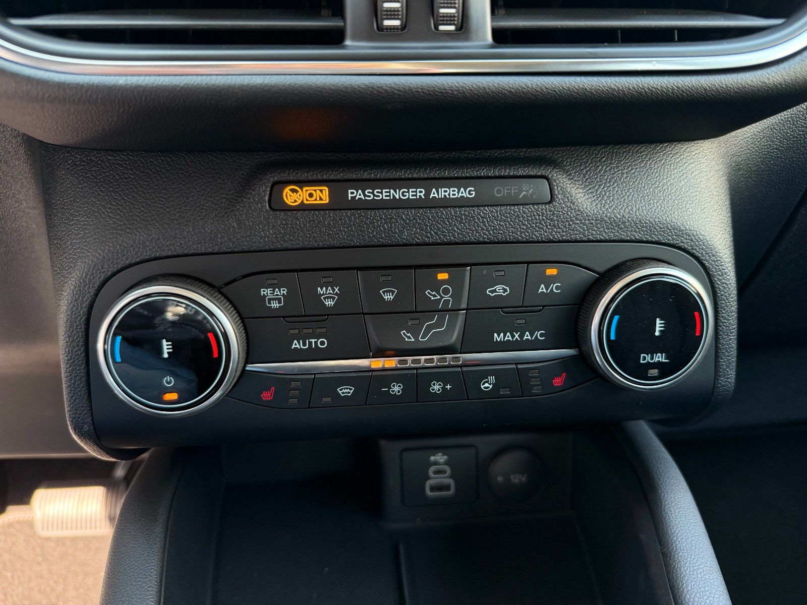 Ford Kuga Hybrid Vignale - Samsaru's Car Outlet