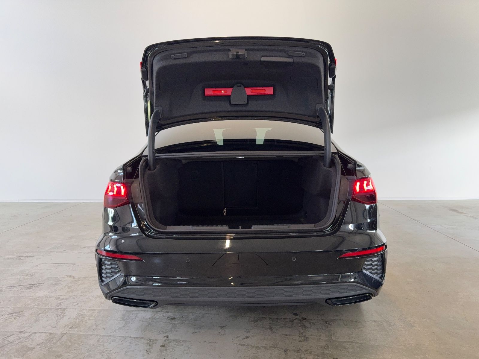 Audi A3 Limousine 35 TFSI S line Pano Kam ACC black