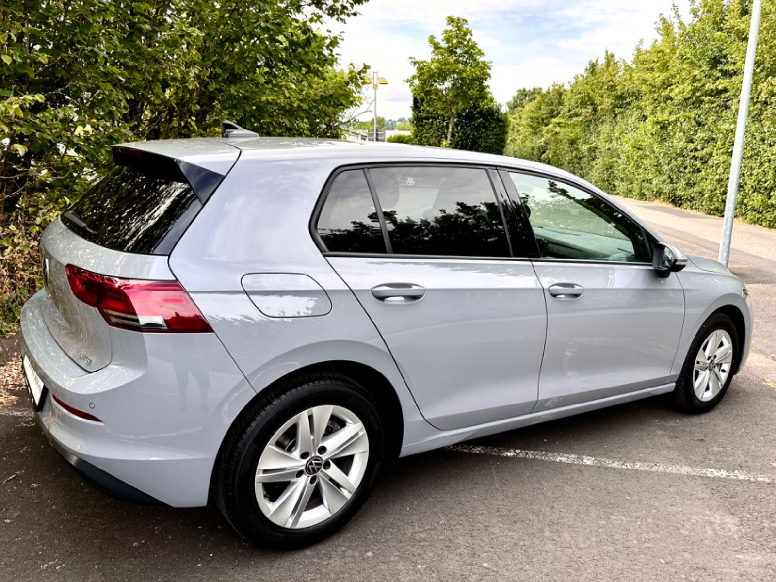 Volkswagen Golf VIII Lim.Life eTSI Automatik - Samsaru's Car Outlet