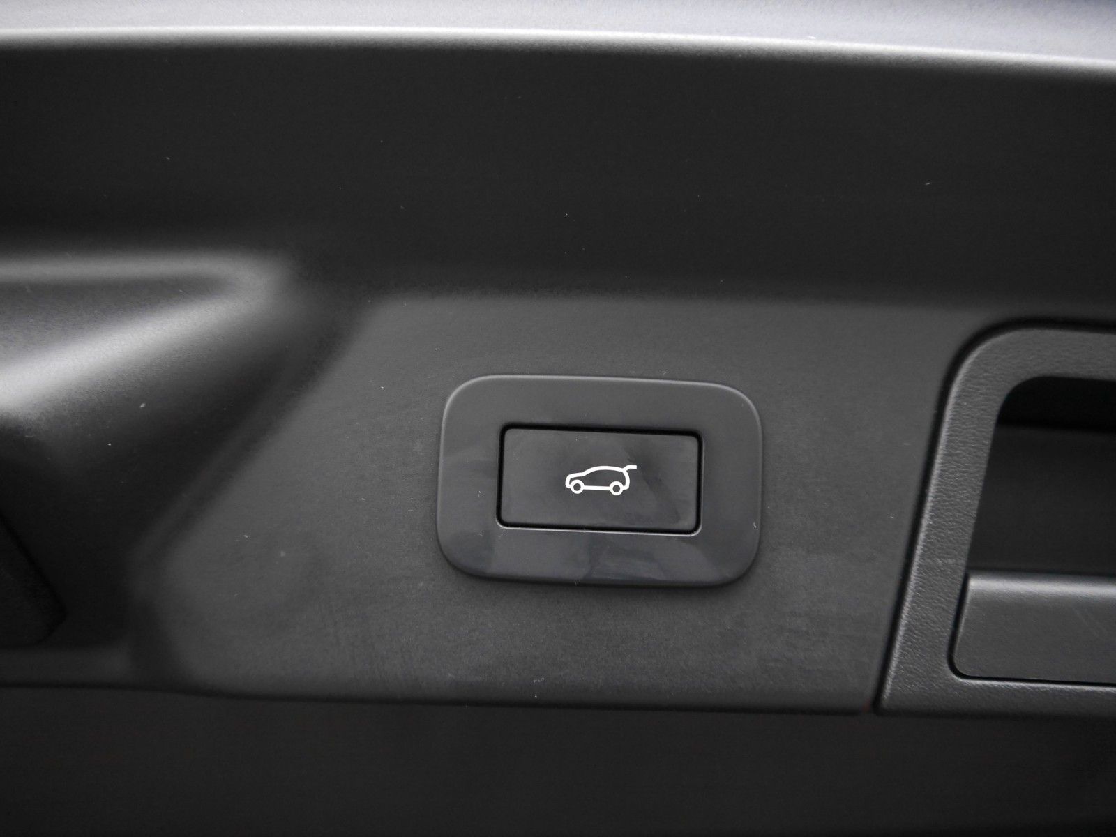 Range Rover Velar P400e S - Samsaru's Car Outlet