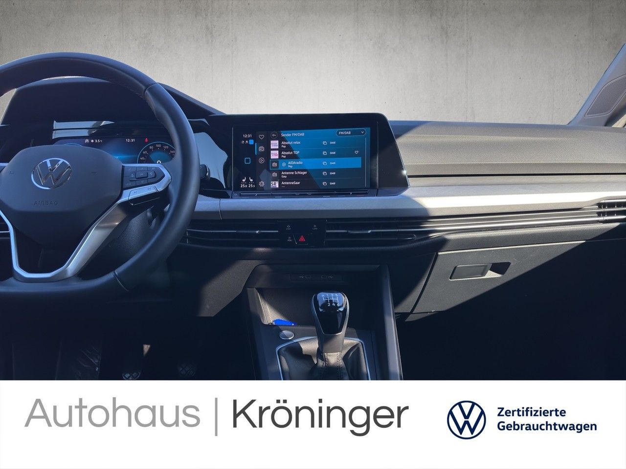 Volkswagen Golf VIII 1.5 TSI Life - Samsaru's Car Outlet