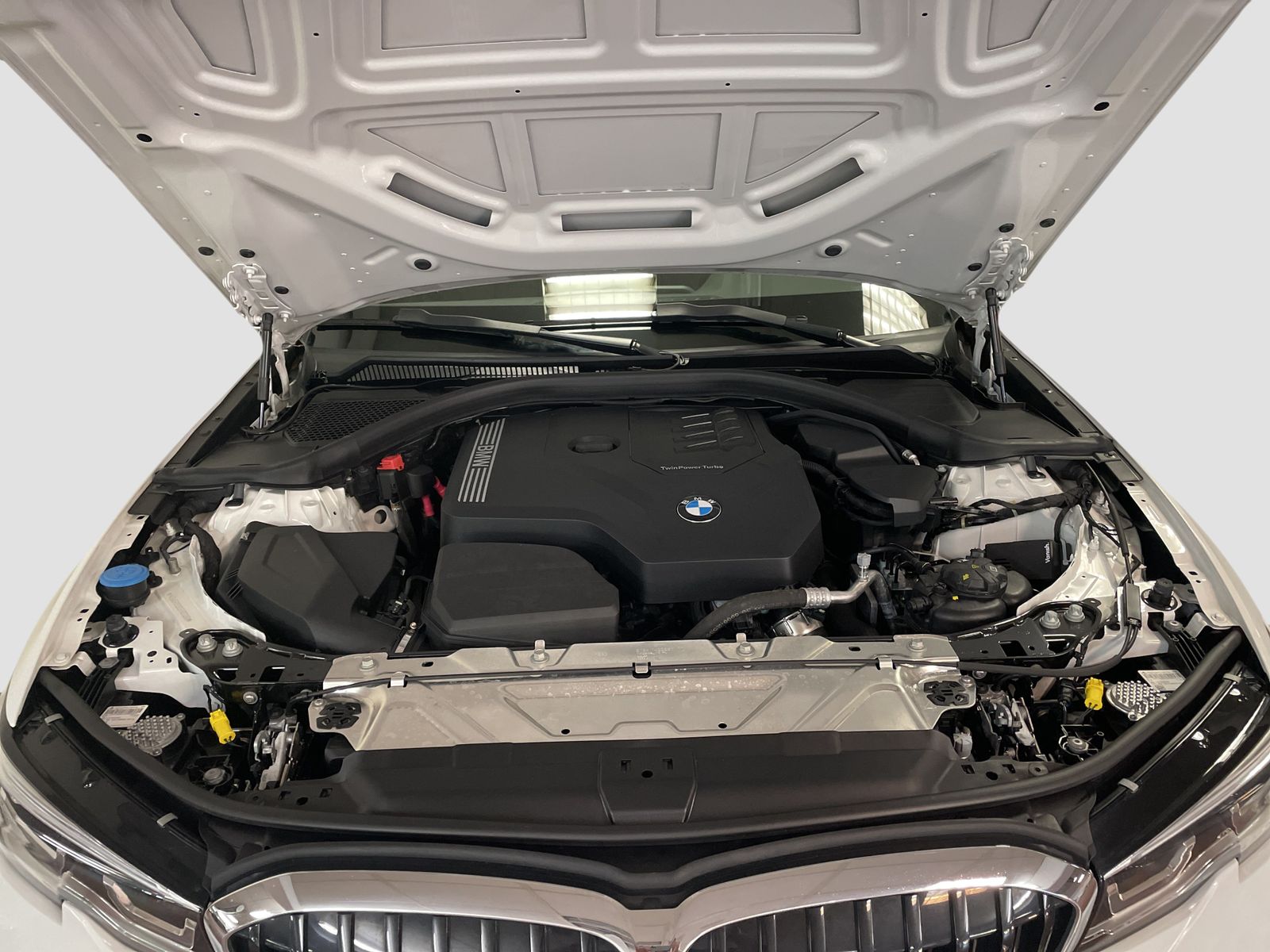 BMW 320i xDrive M Sport - Samsaru's Car Outlet