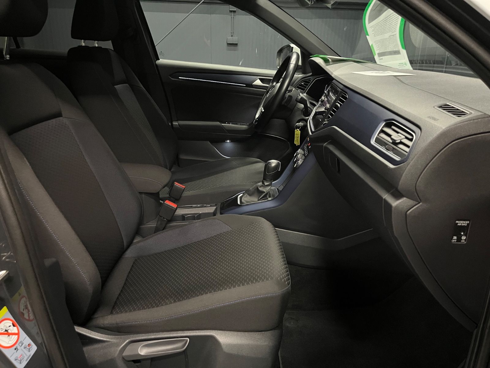 Volkswagen T-Roc 1.5 TSI DSG United - Samsaru's Car Outlet