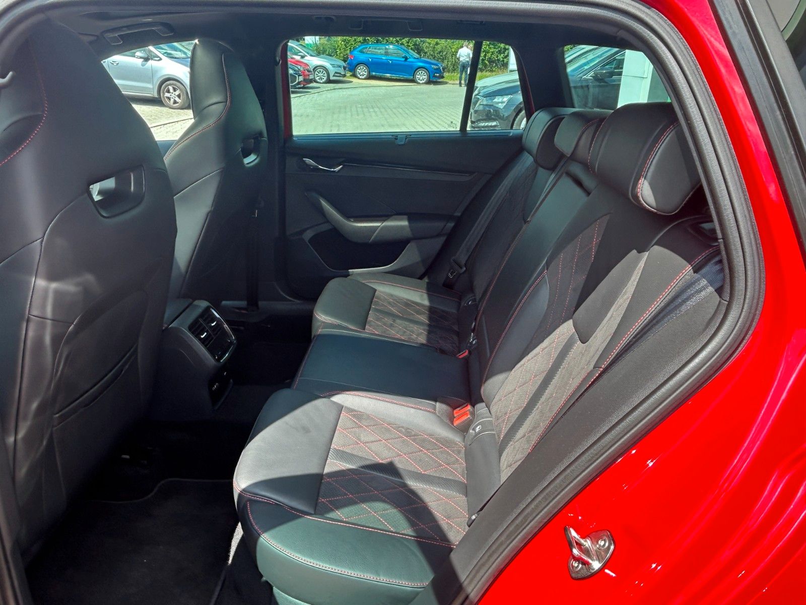 Skoda OCTAVIA Combi RS Plus - Samsaru's Car Outlet