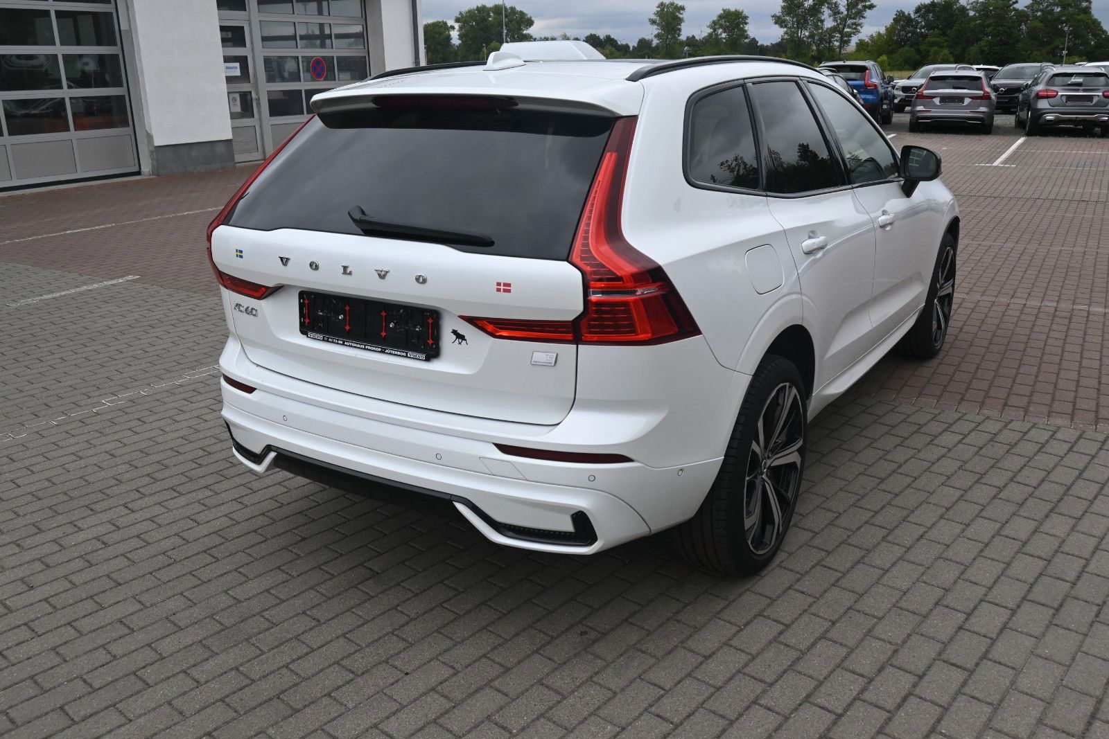 Volvo XC60 T8 PHEV Ultimate Dark*LUFT*360°*ACC*AHK*