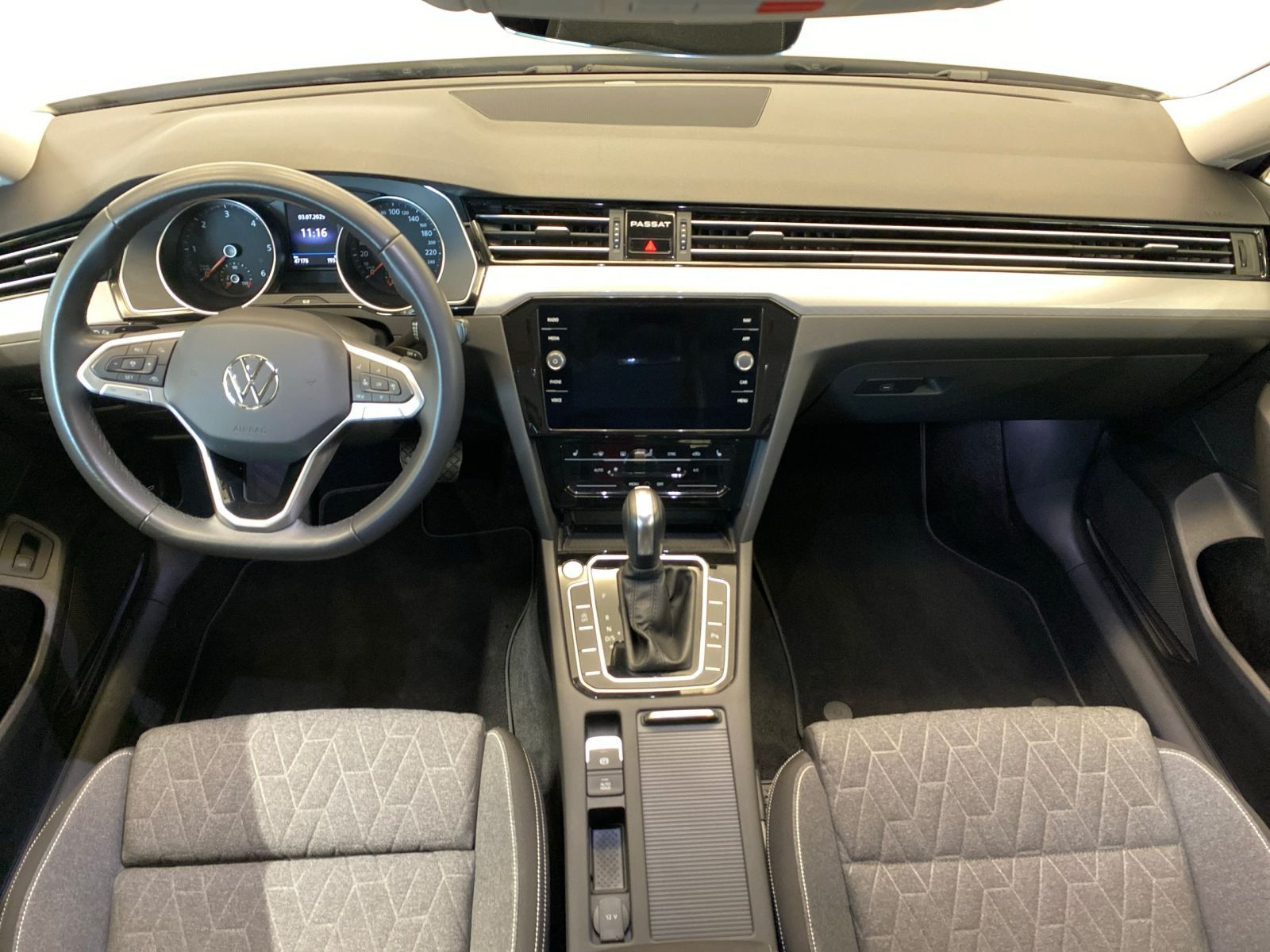 Volkswagen Passat Variant 2.0 TDI Business - Samsaru's Car Outlet