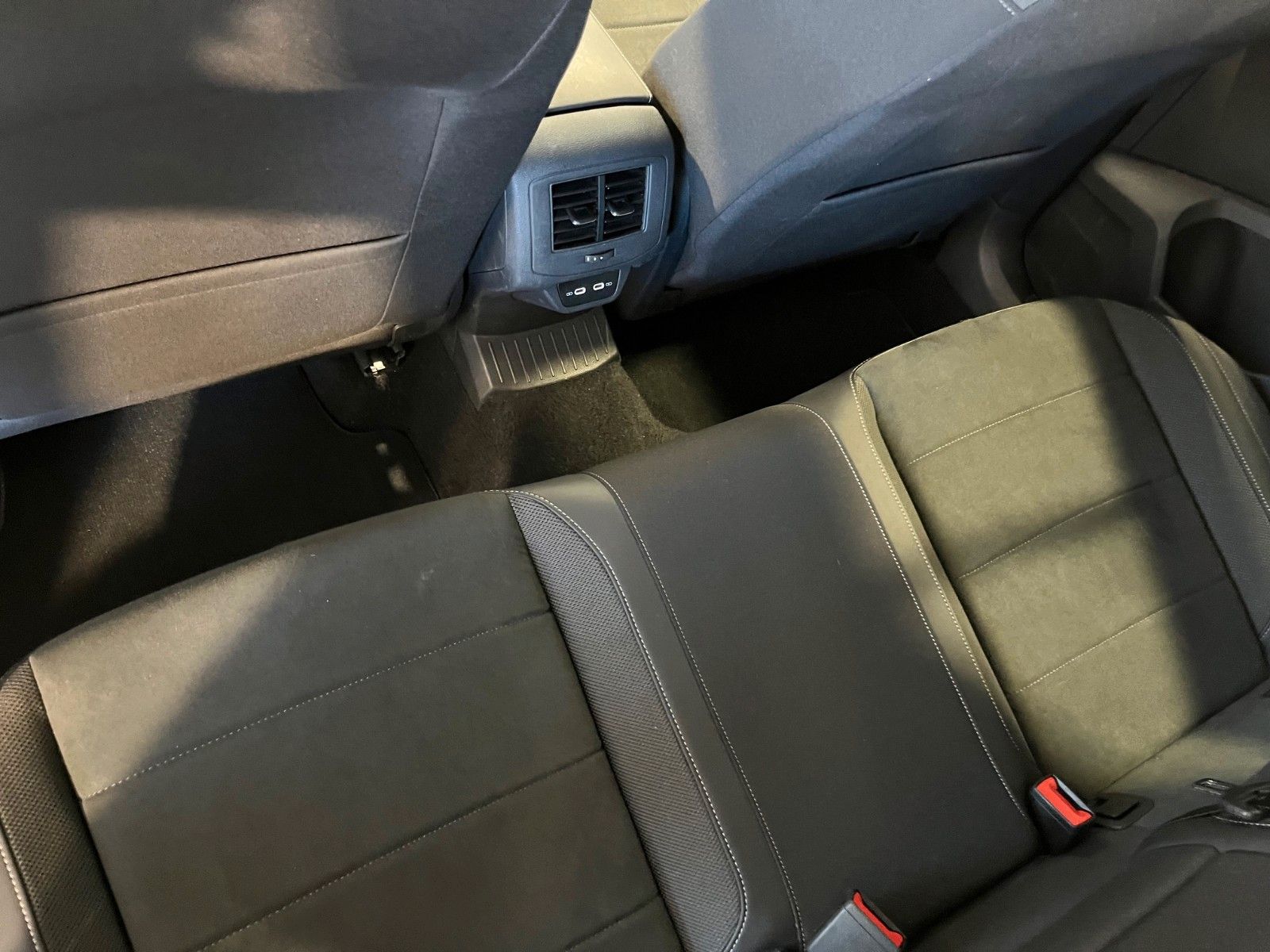 Volkswagen T-Roc 1.0TSi Style - Samsaru's Car Outlet