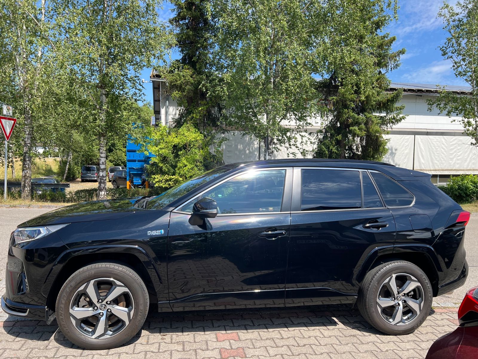 Toyota RAV 4 2.5 Plug-In Hybrid 4x4 - Samsaru's Car Outlet