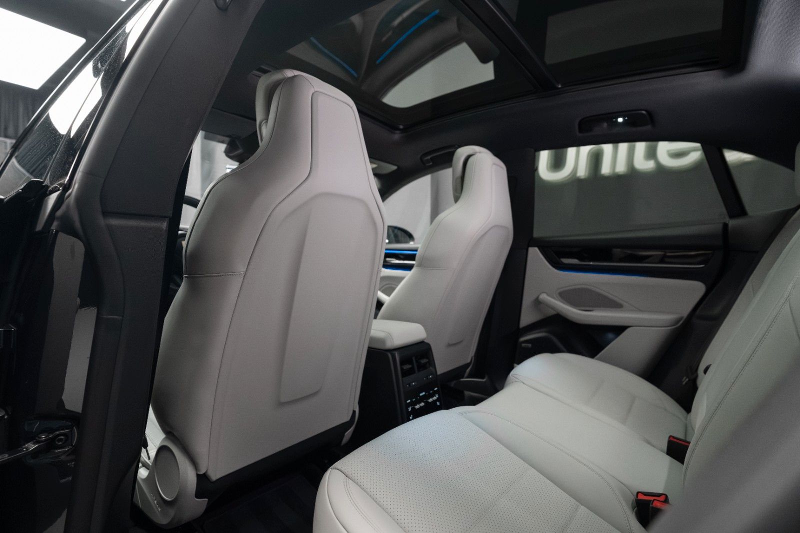 Porsche Macan Electric 4