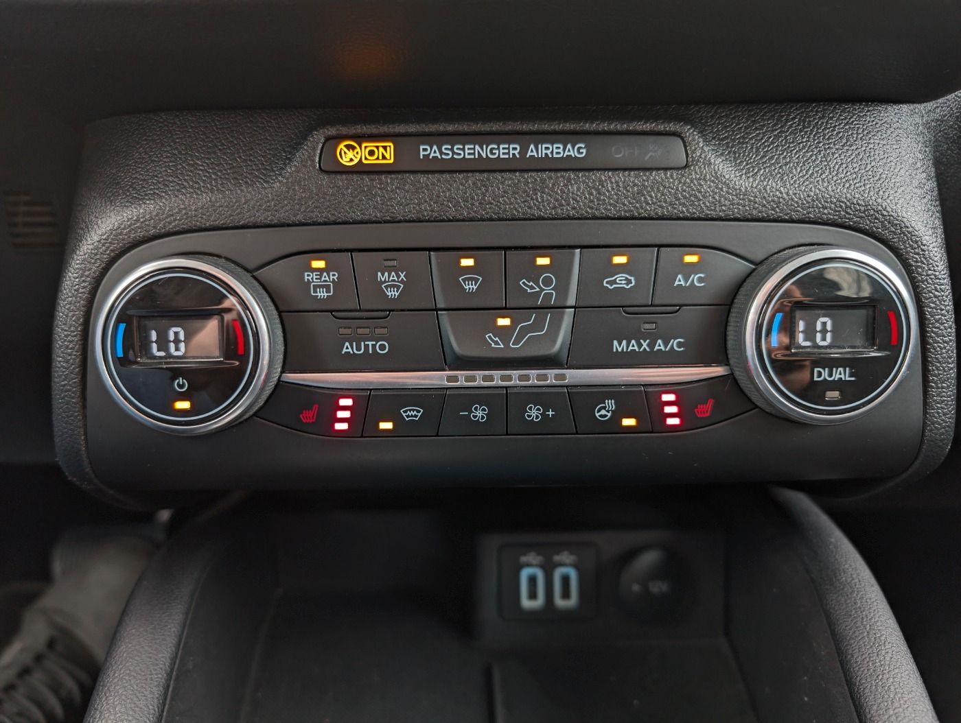 Ford Focus Turnier 1.5 Titanium X Aut - Samsaru's Car Outlet