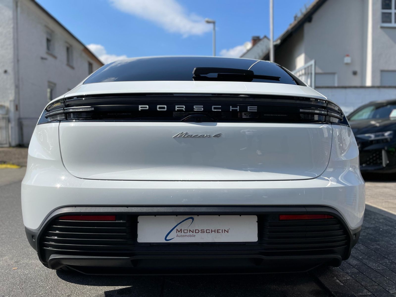 Porsche Macan 4 - Samsaru's Car Outlet