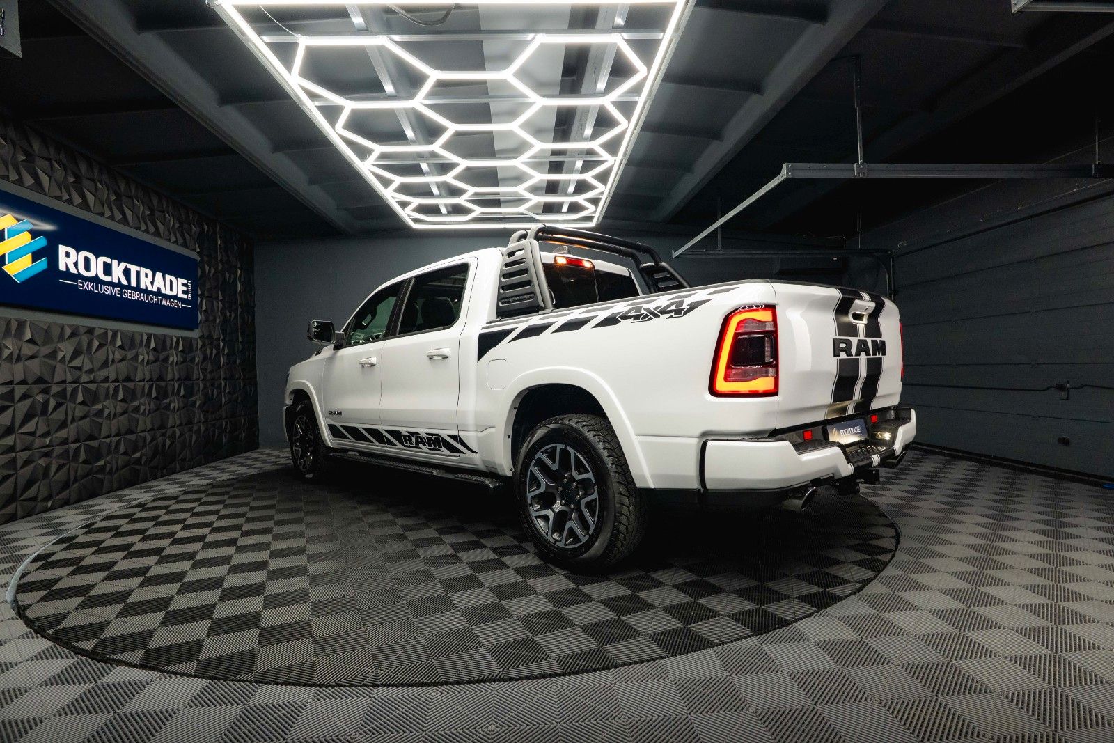Dodge RAM 3.0 MY 25 TWIN TURBO LARAMIE Night Pano ACC