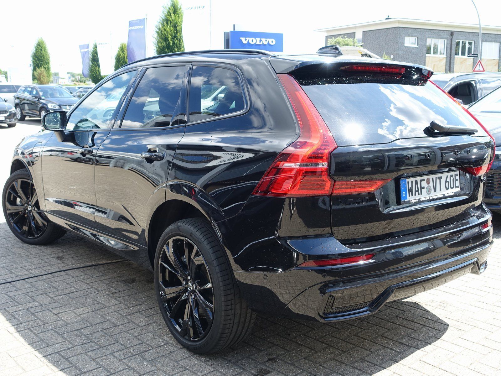 Volvo XC60 Black Edition T8 AWD Plug-in - Samsaru's Car Outlet
