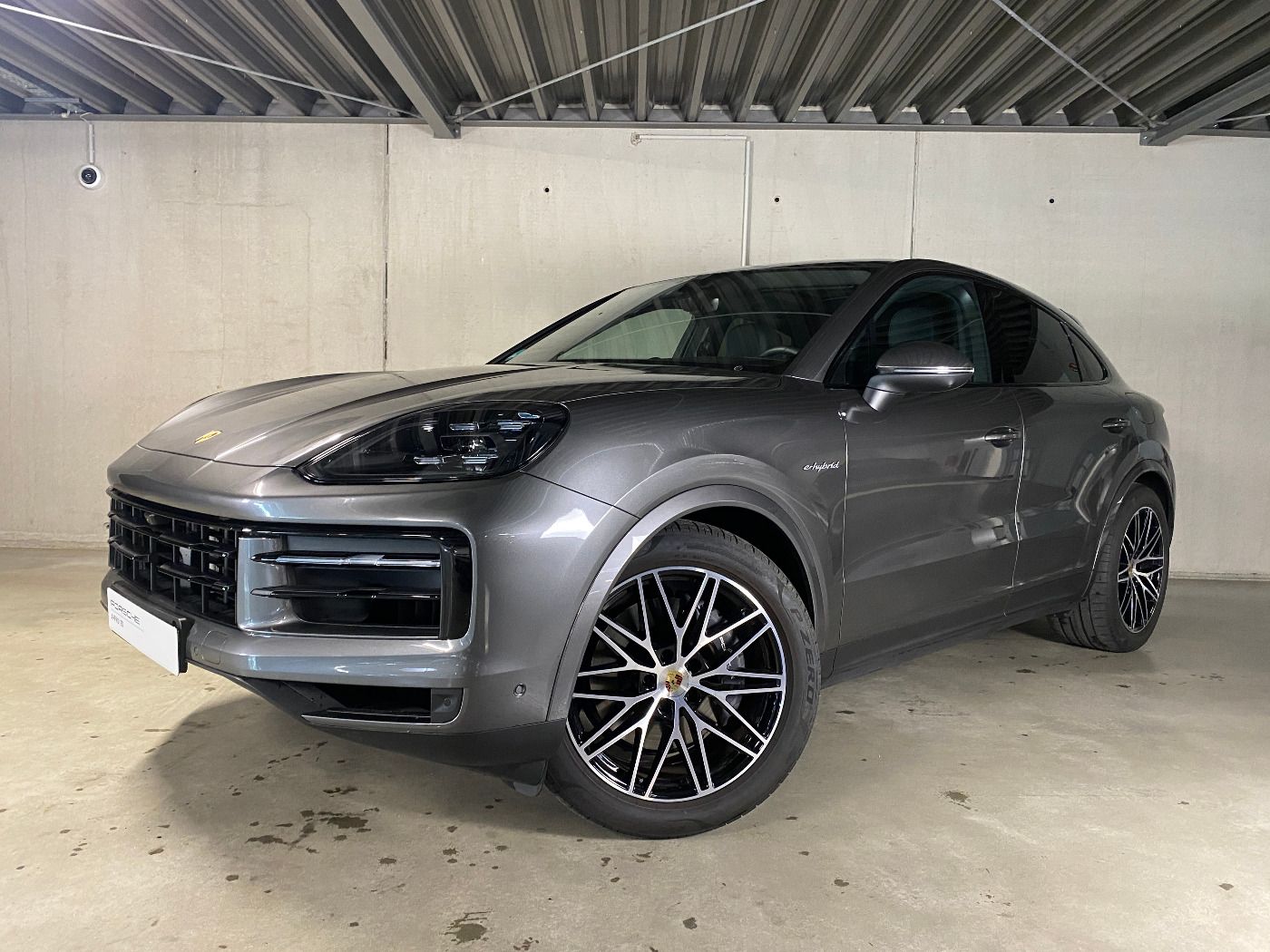 Porsche Cayenne E-Hybrid Coupe | Abstandsregeltempostat
