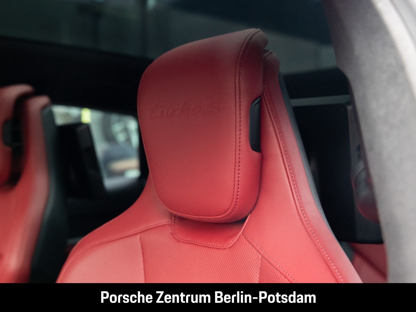 Porsche Taycan Turbo S Sport Turismo Burmester LED