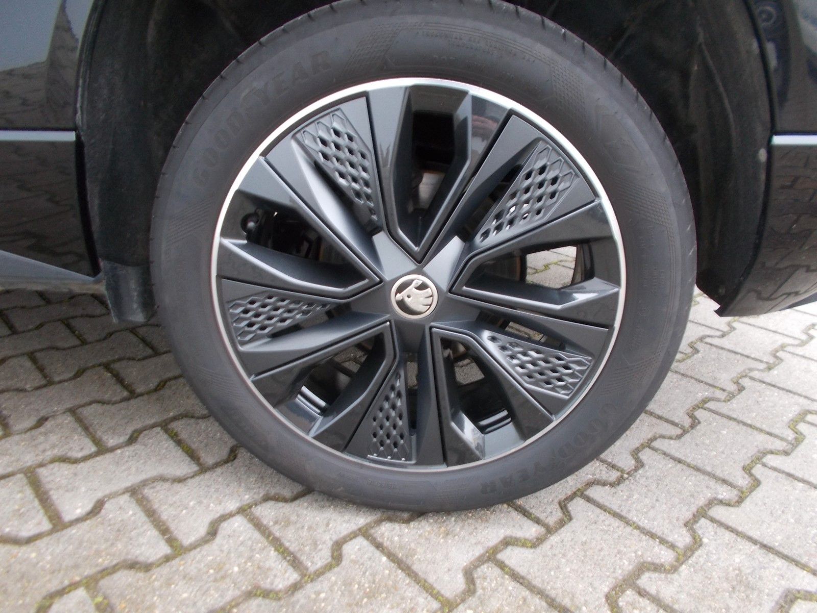 Skoda Karoq  1.5 TSI Sportline * DSG * Navi *AHK *360°