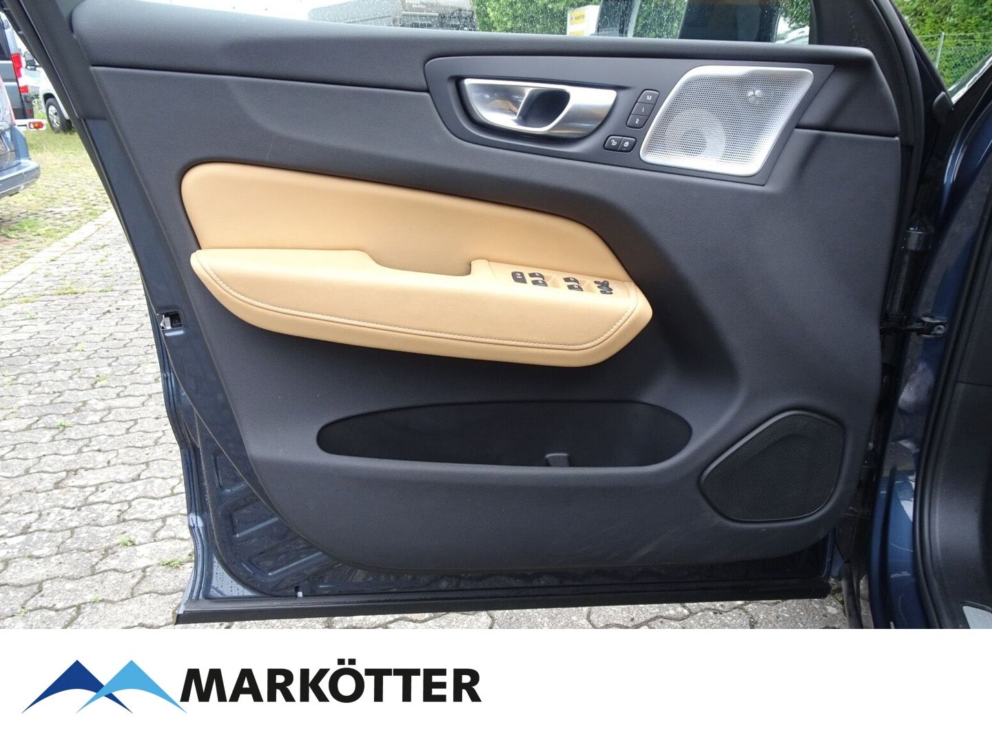 Volvo XC60 B4 AWD Ultimate Dark - Samsaru's Car Outlet