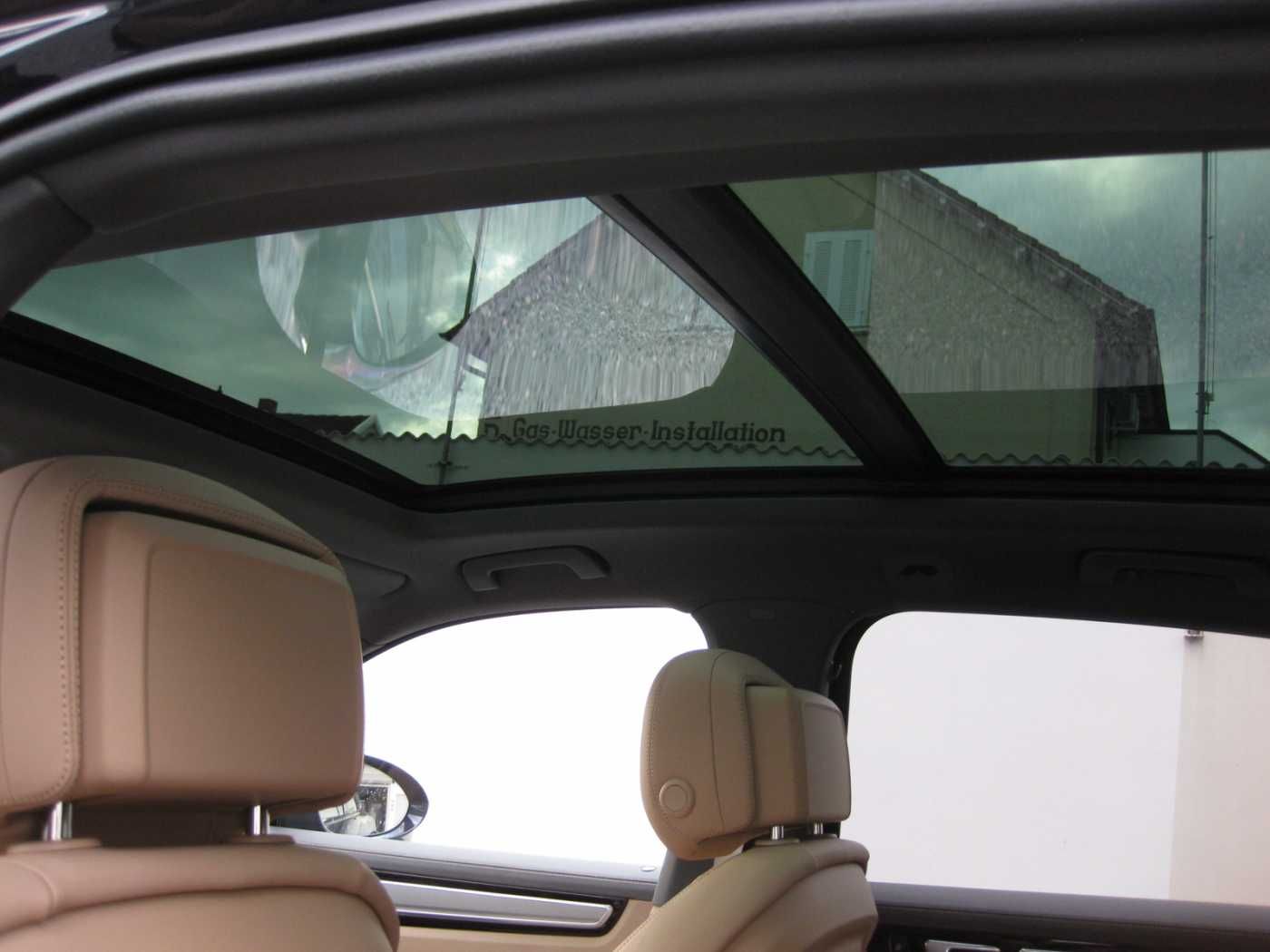 Porsche Cayenne Plug-In-Hybrid Platinum Edition 1Hand
