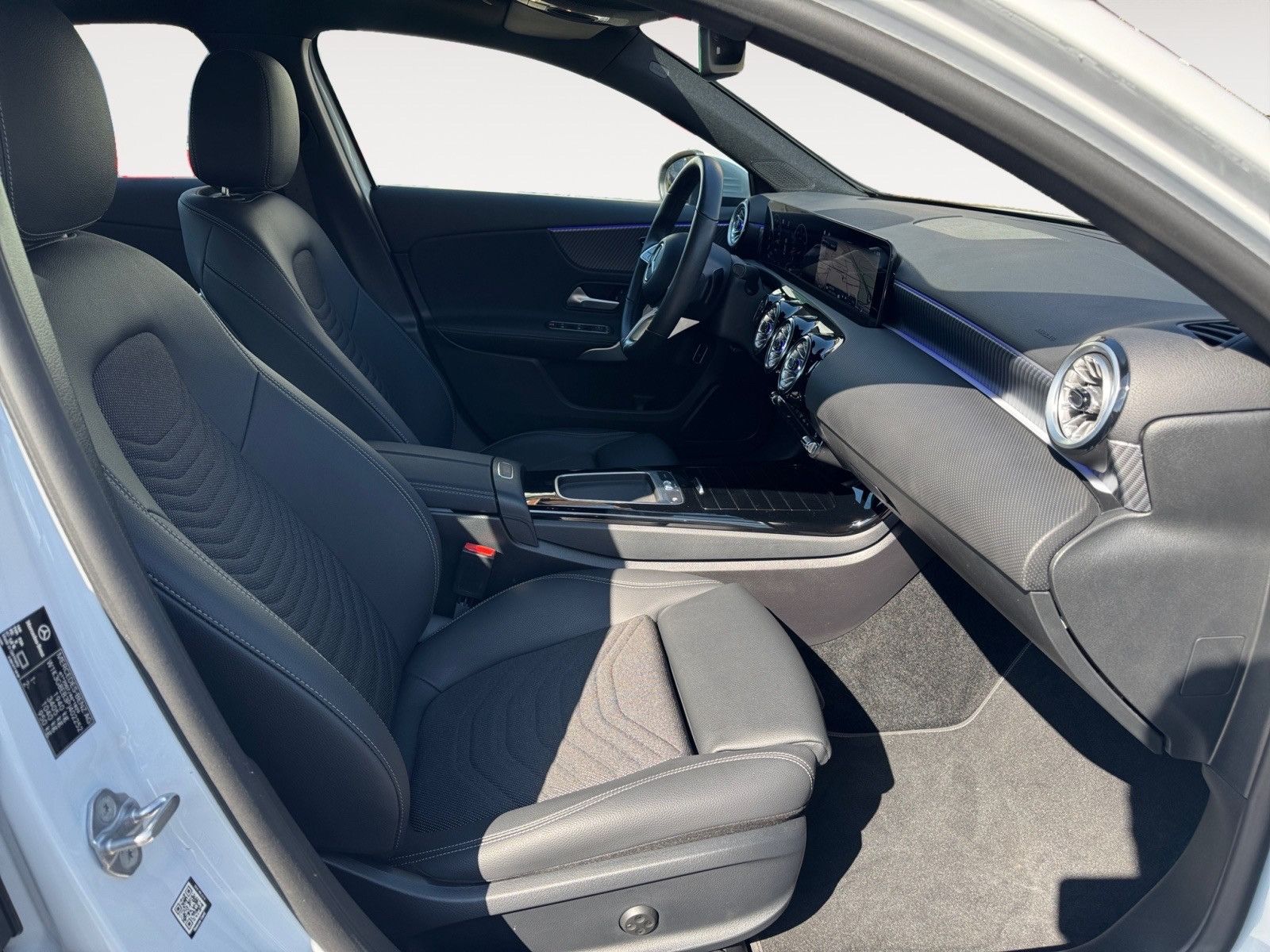 Mercedes-Benz A 180 AMG-Line - Samsaru's Car Outlet