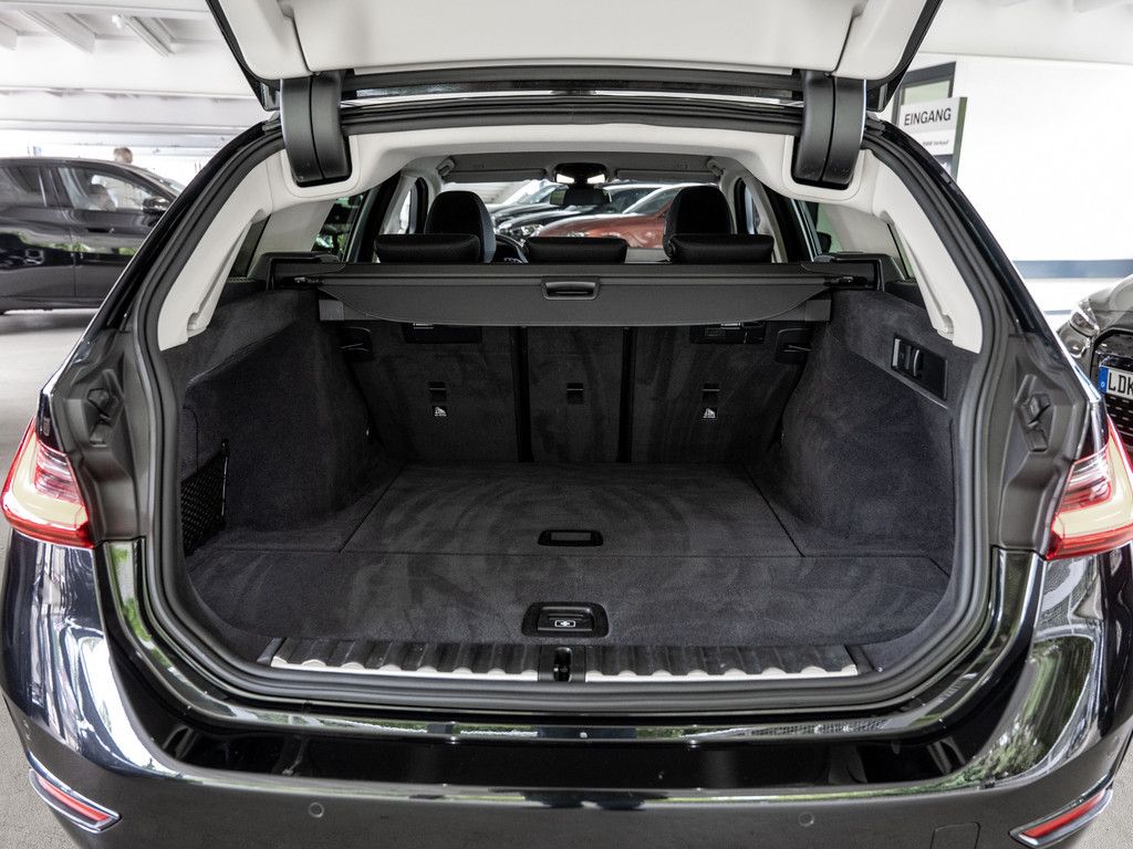 BMW 320i Touring Advantage - Samsaru's Car Outlet