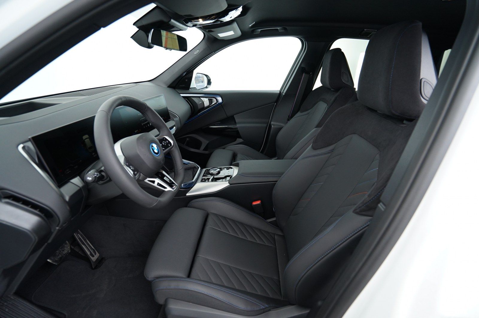 BMW X3 30e xDrive (M-Sport Navi LED AHK H/K Shz PDC)