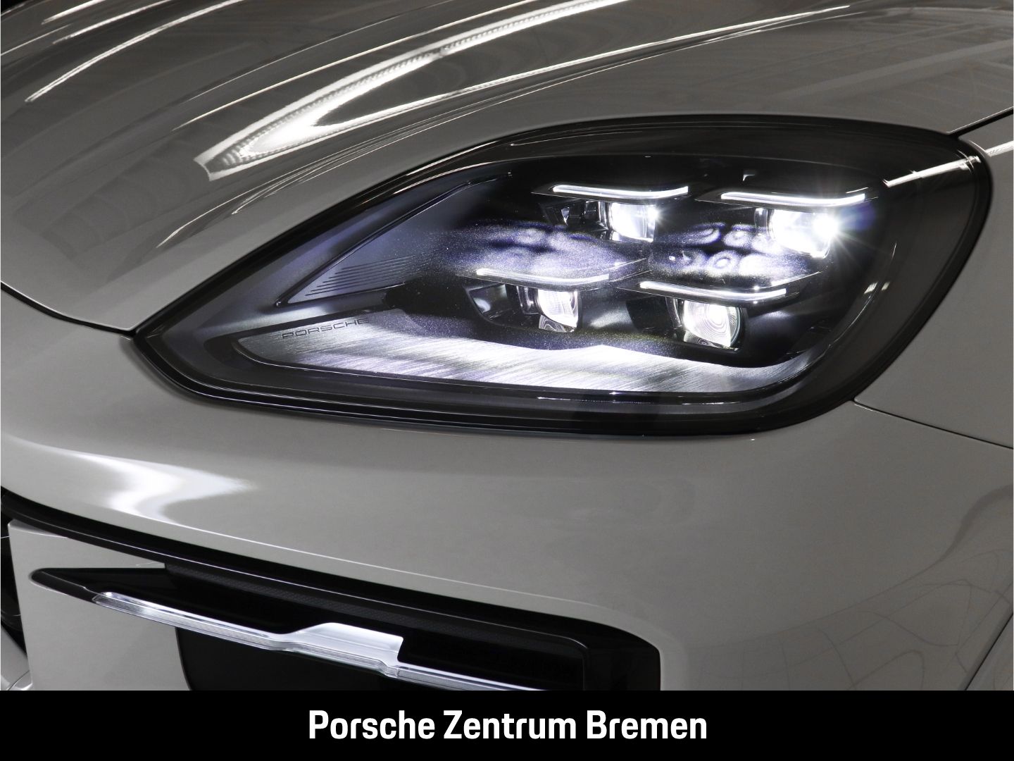 Porsche Cayenne E-Hybrid Coupe Sport Design HD-Matrix-LE