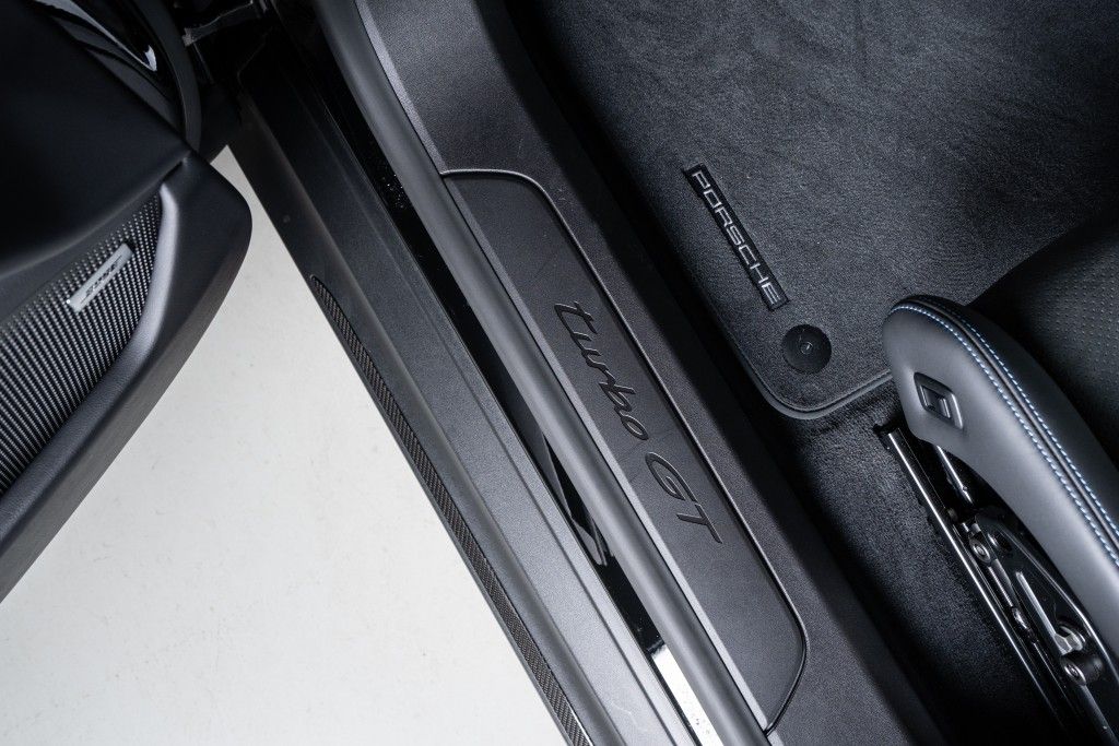 Porsche Taycan Turbo GT WEISSACH-PACKET ON STOCK!