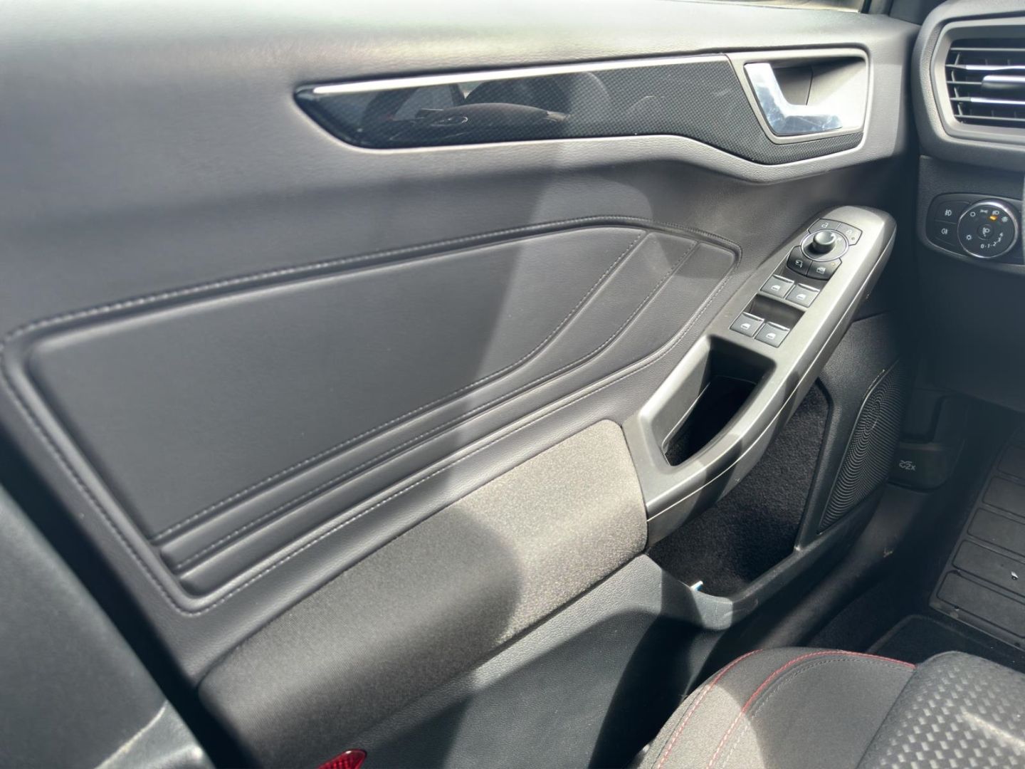 Ford Focus Turnier ST-Line Automatik Navi LED ACC Cit