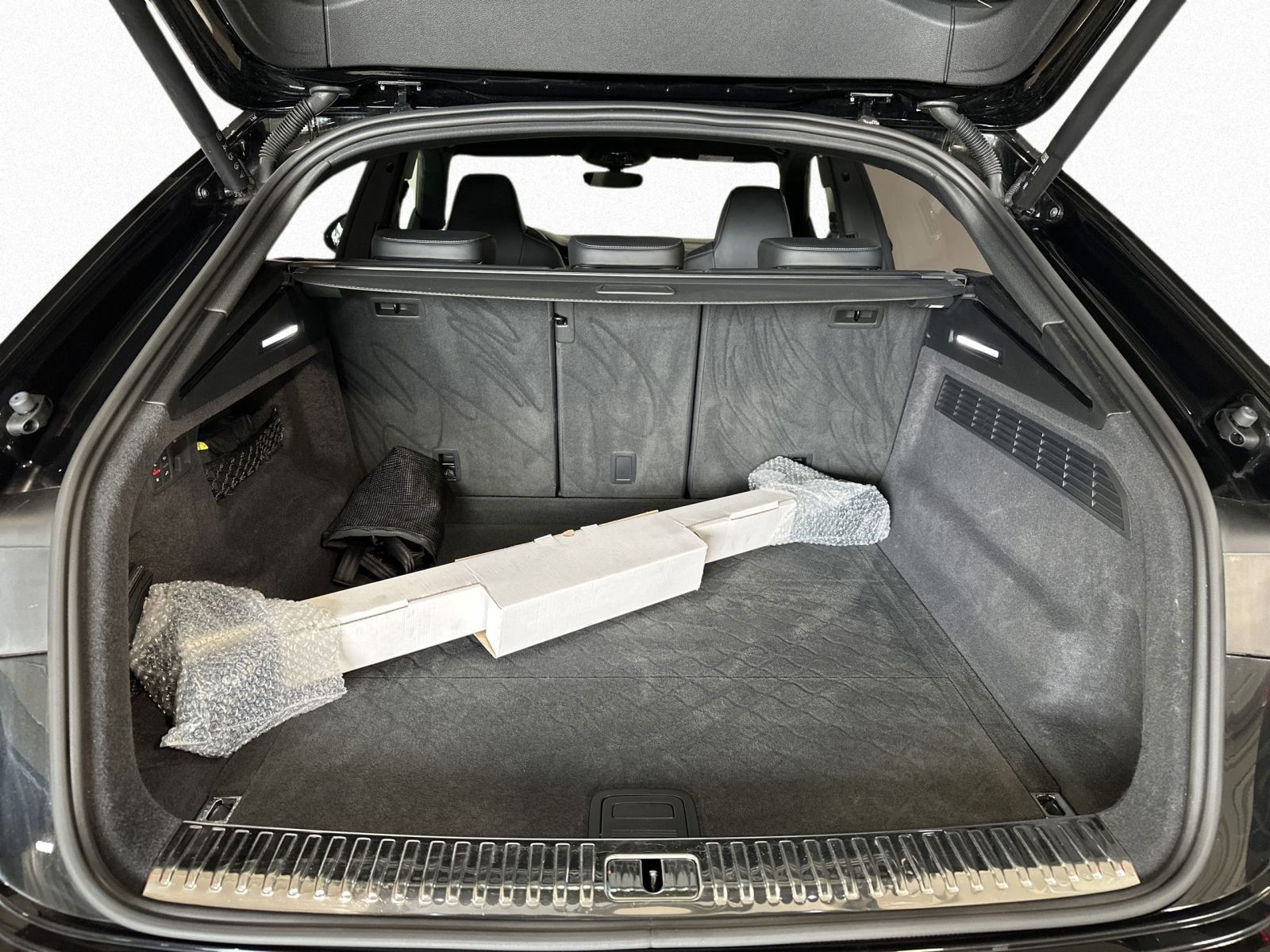 Audi Q8 50 TDI QUATTRO S LINE +MATRIX+RAUTE+PANO+AHK+