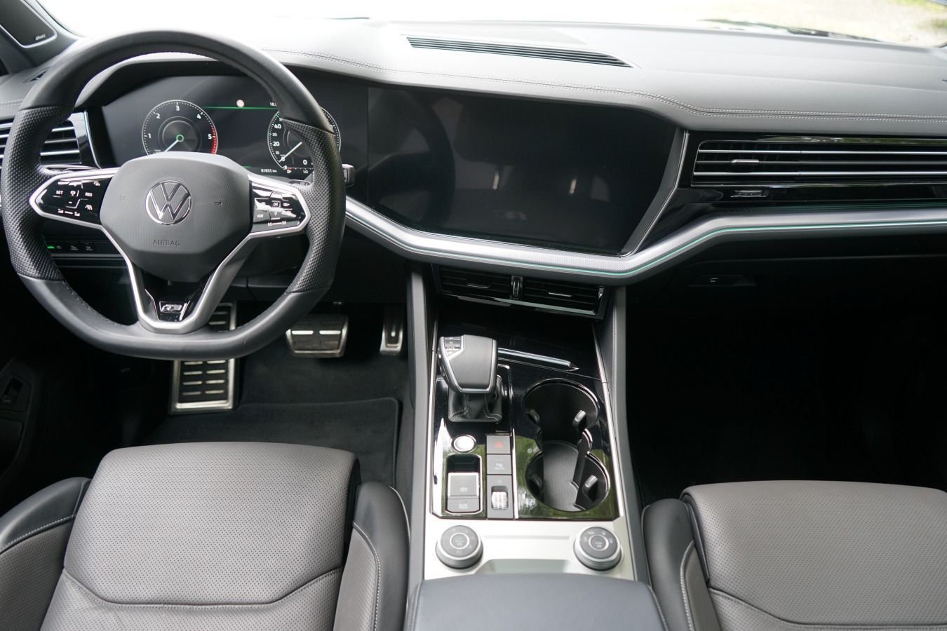 Volkswagen Touareg 4.0 V8 TDI R-Line - Samsaru's Car Outlet