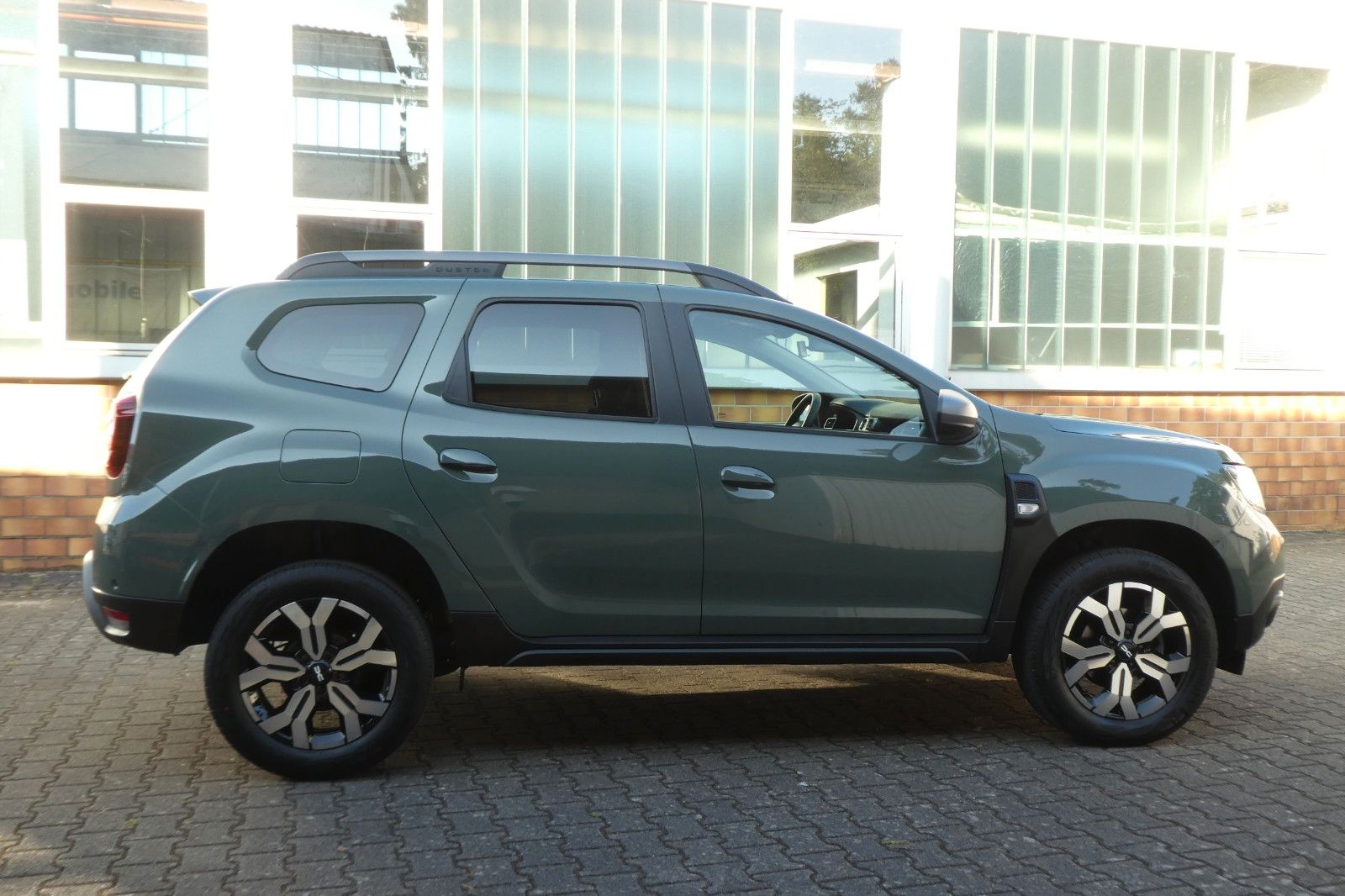 Dacia Duster TCe 130 Journey+ - Samsaru's Car Outlet