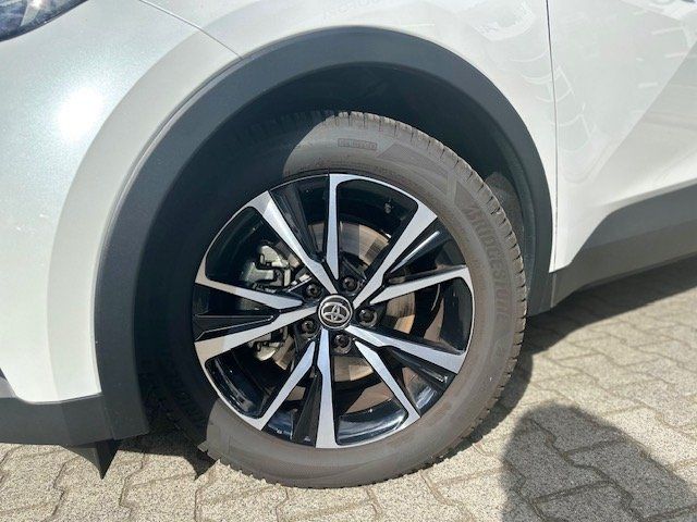 Toyota C-HR 2,0l Plug-In Hybrid 4x2 Black&White