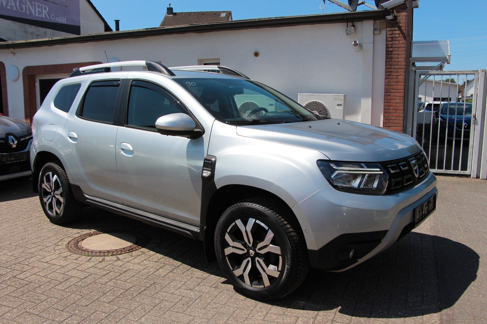 Dacia Duster TCe 150 4WD Prestige - Samsaru's Car Outlet