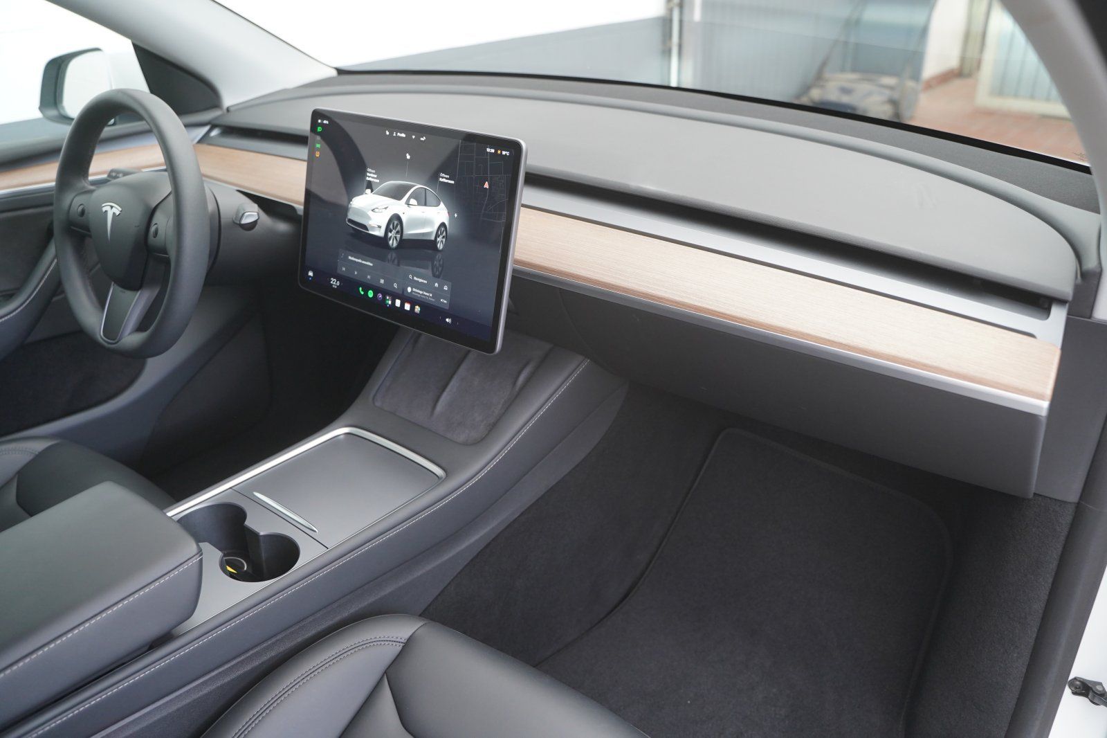 Tesla Model Y Standard Range RWD *1. Hand*unfallfrei*