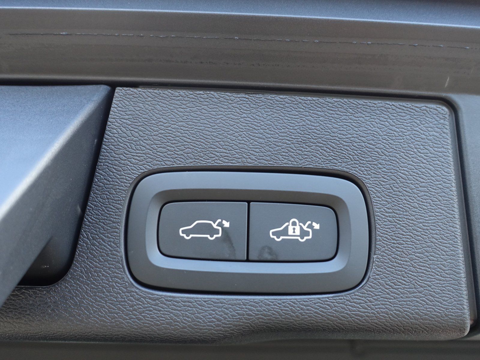 Volvo XC60 Core B4 Mild-Hybrid - Samsaru's Car Outlet